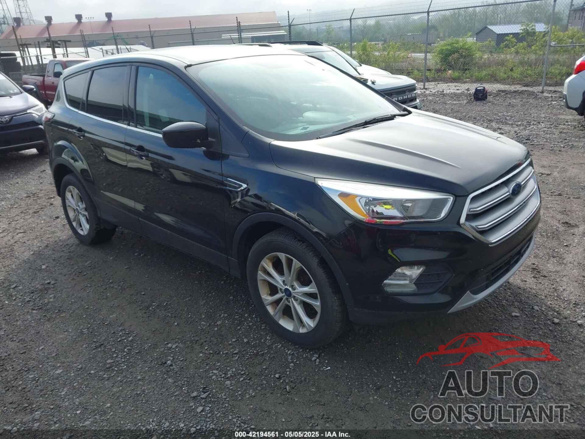 FORD ESCAPE 2017 - 1FMCU9GD0HUC62616