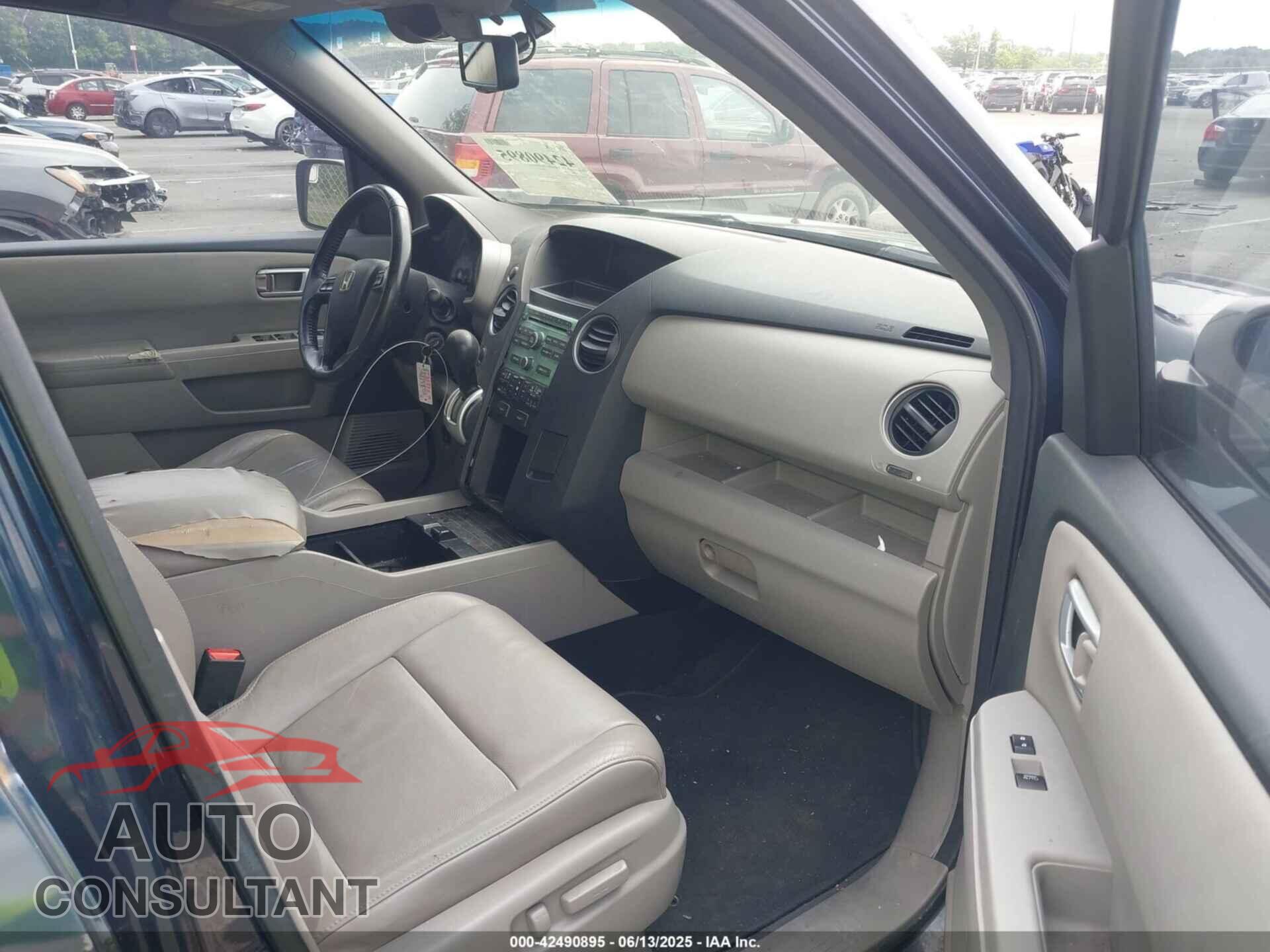 HONDA PILOT 2011 - 5FNYF4H52BB011045