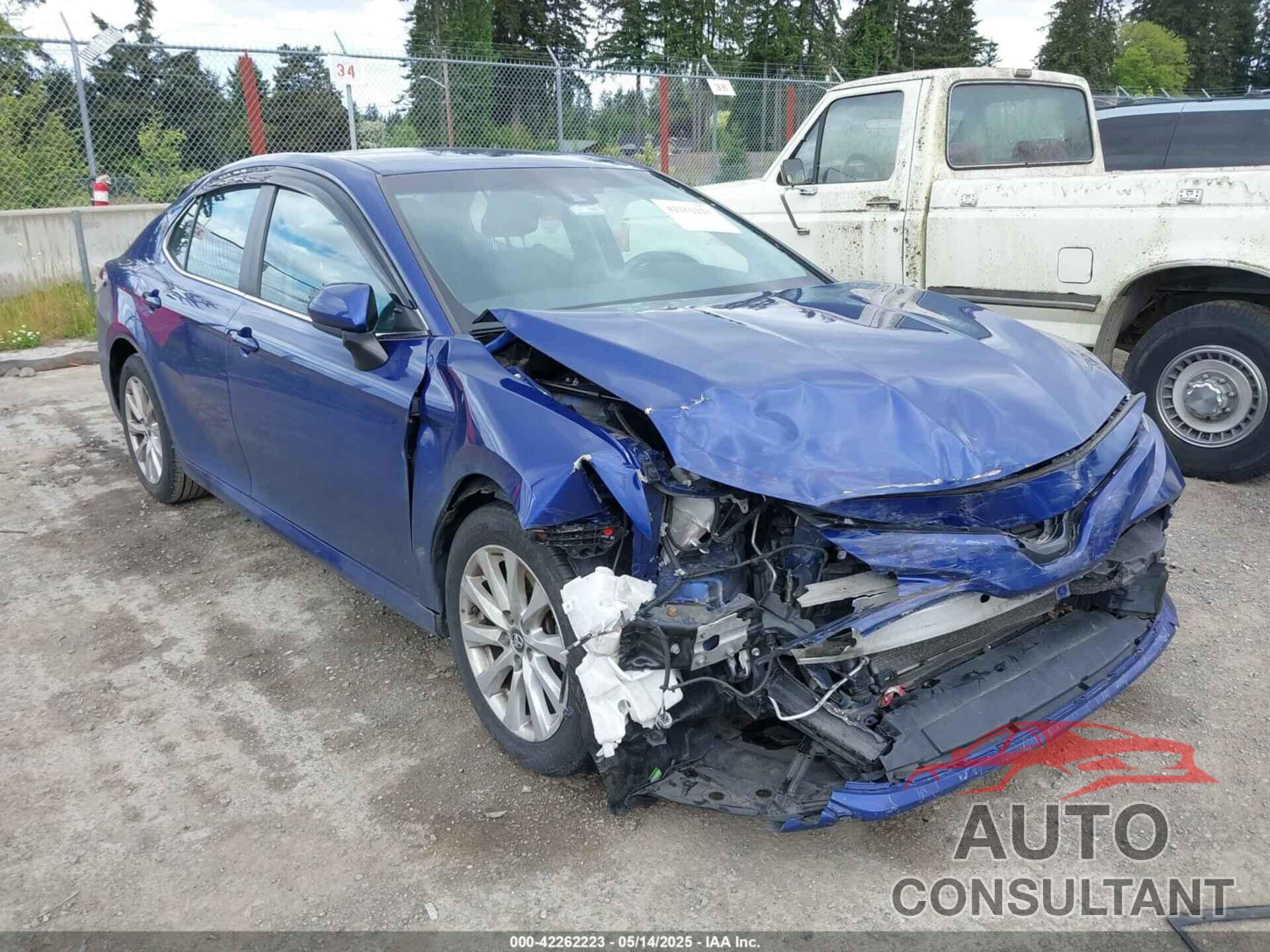 TOYOTA CAMRY 2018 - 4T1B11HK2JU500295