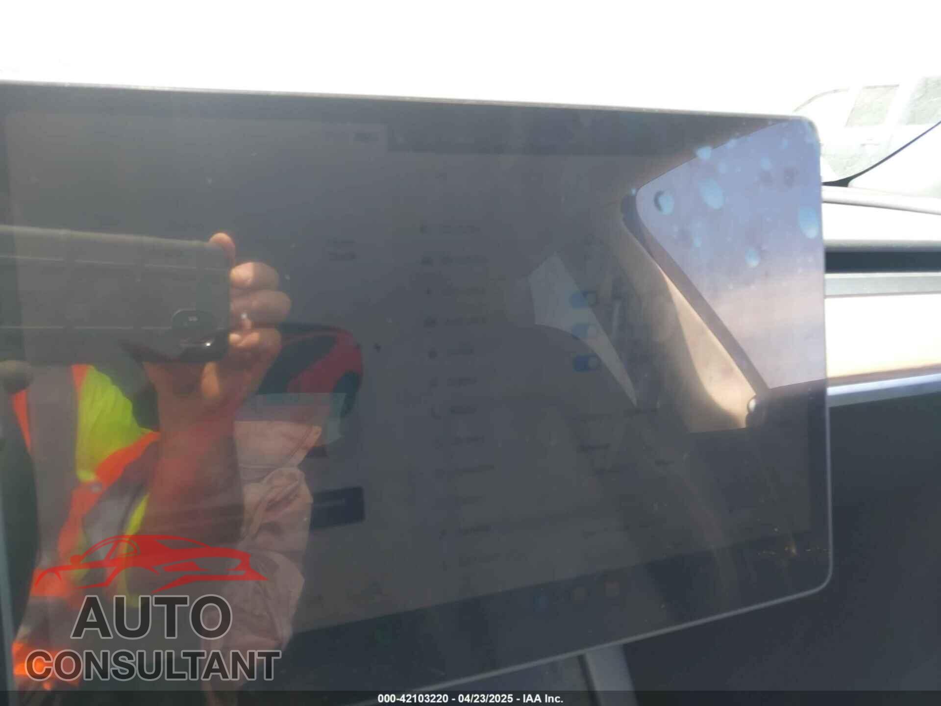 TESLA MODEL Y 2024 - 7SAYGDEE2RA223679