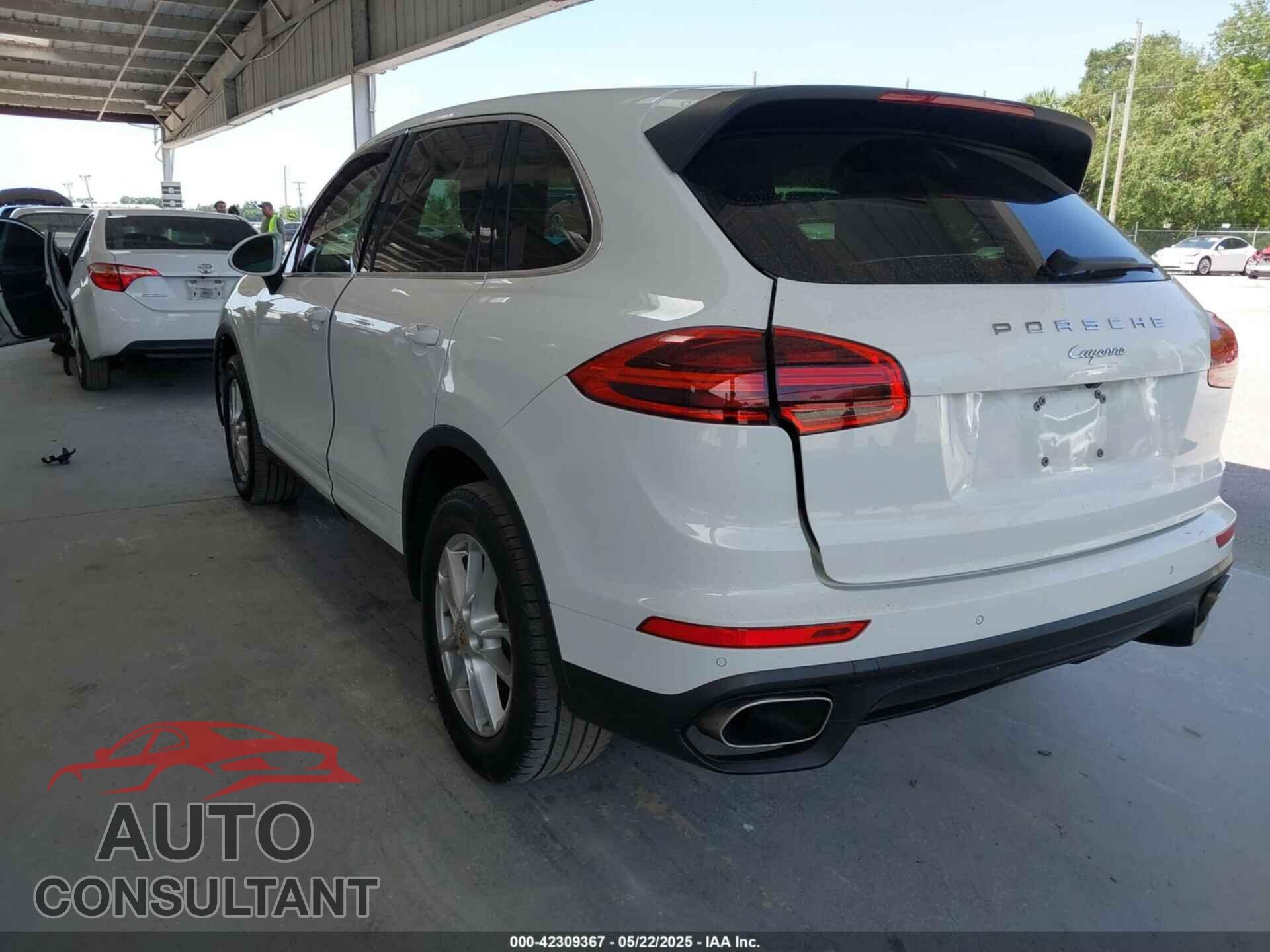PORSCHE CAYENNE 2016 - WP1AA2A29GKA10570