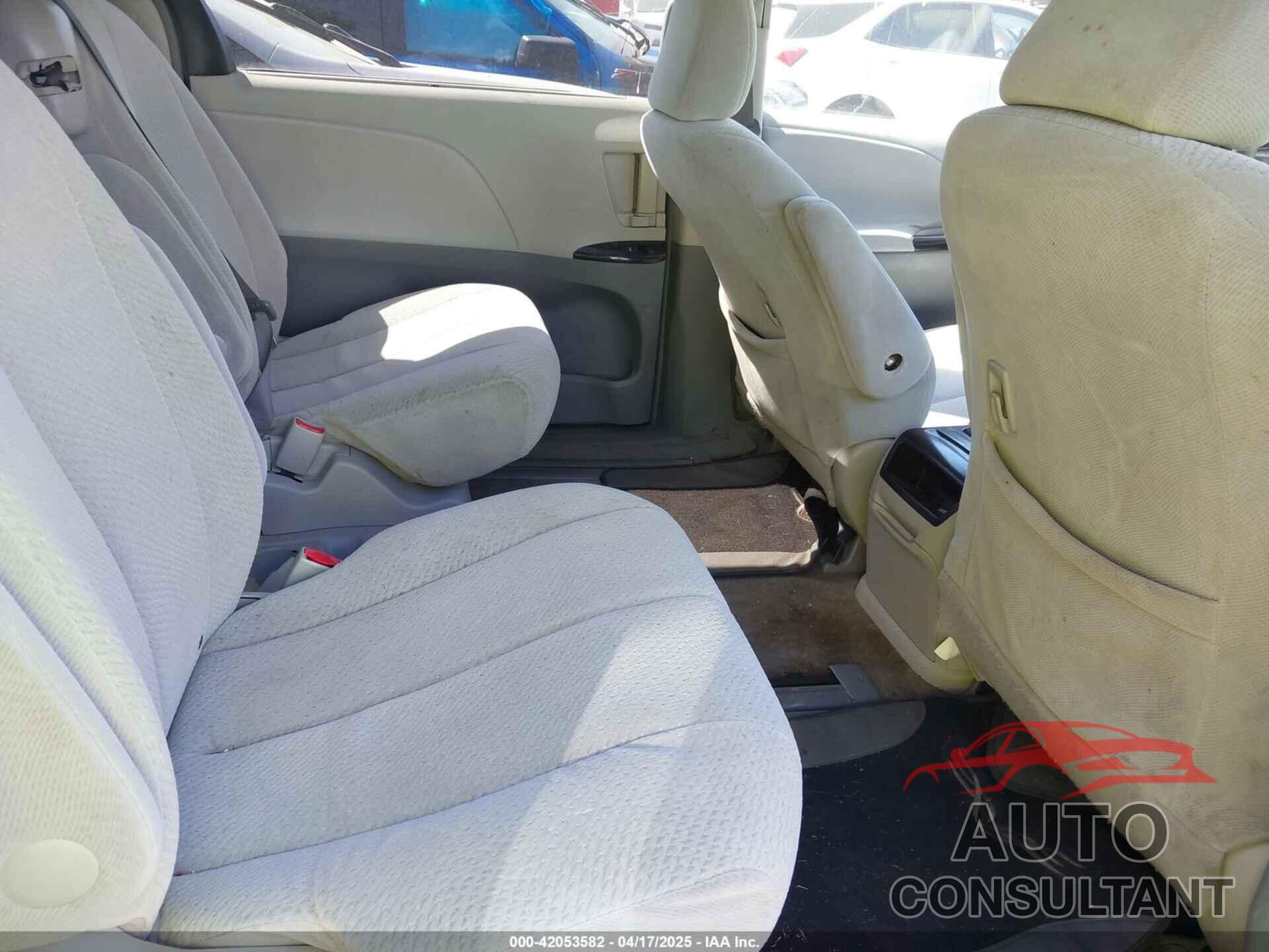 TOYOTA SIENNA 2011 - 5TDKK3DC3BS112980