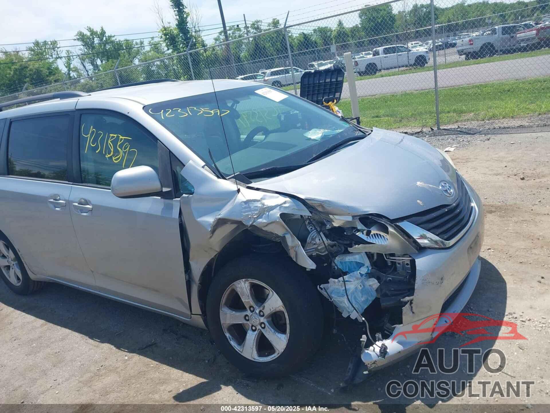 TOYOTA SIENNA 2011 - 5TDKK3DC8BS043123