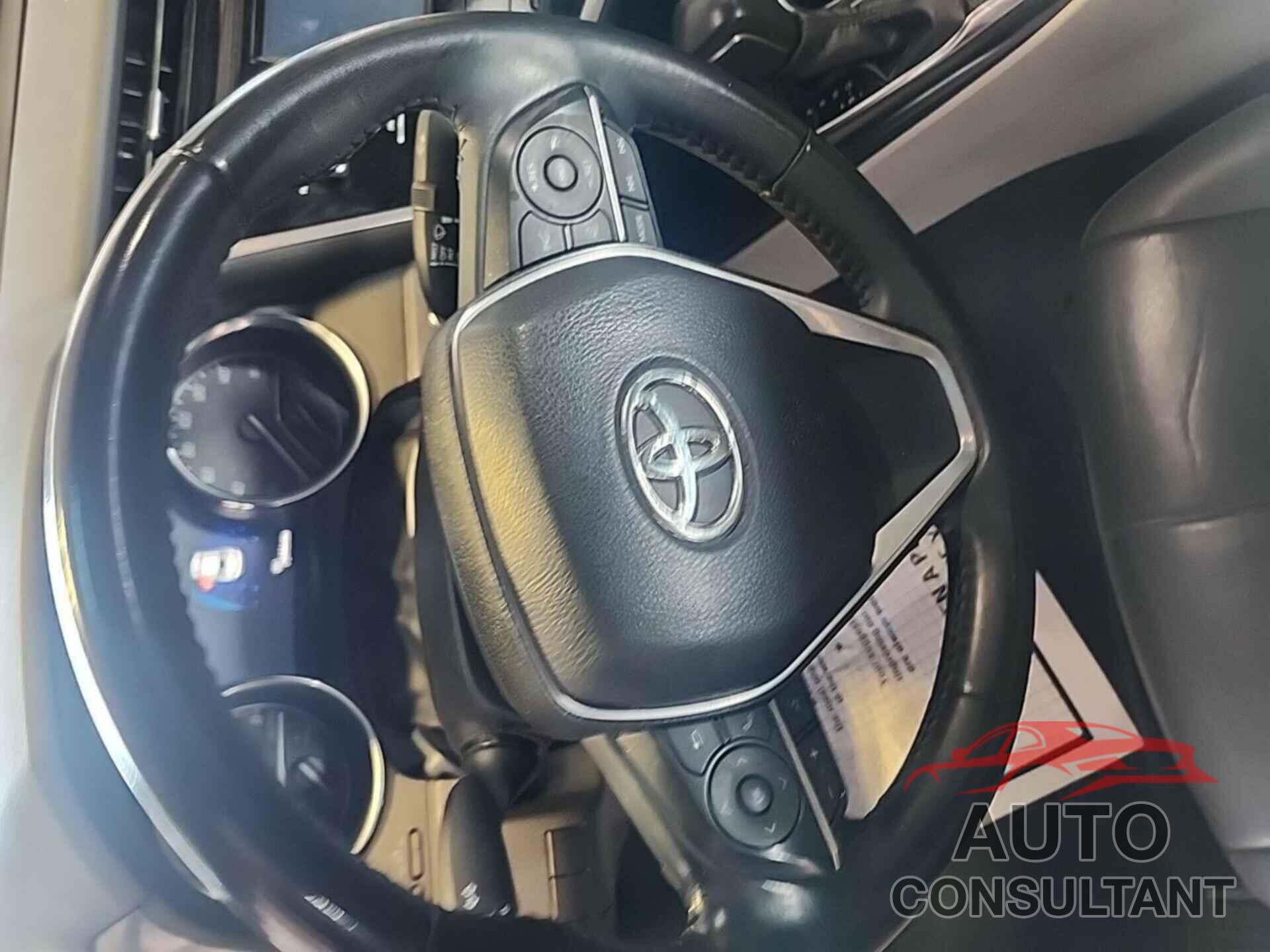 TOYOTA CAMRY 2018 - 4T1B11HK2JU136878