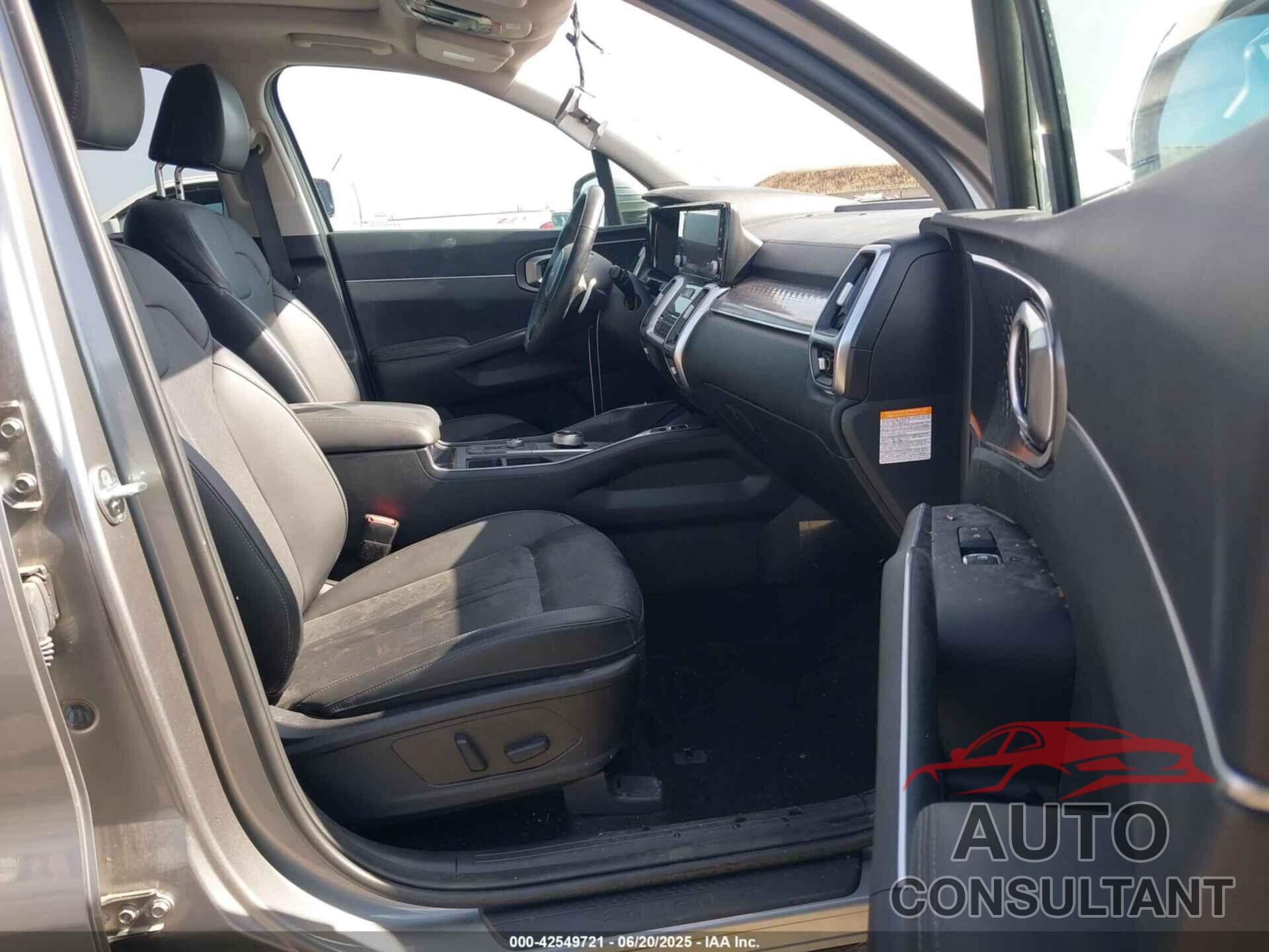 KIA SORENTO HYBRID 2023 - KNDRH4LG8P5136535