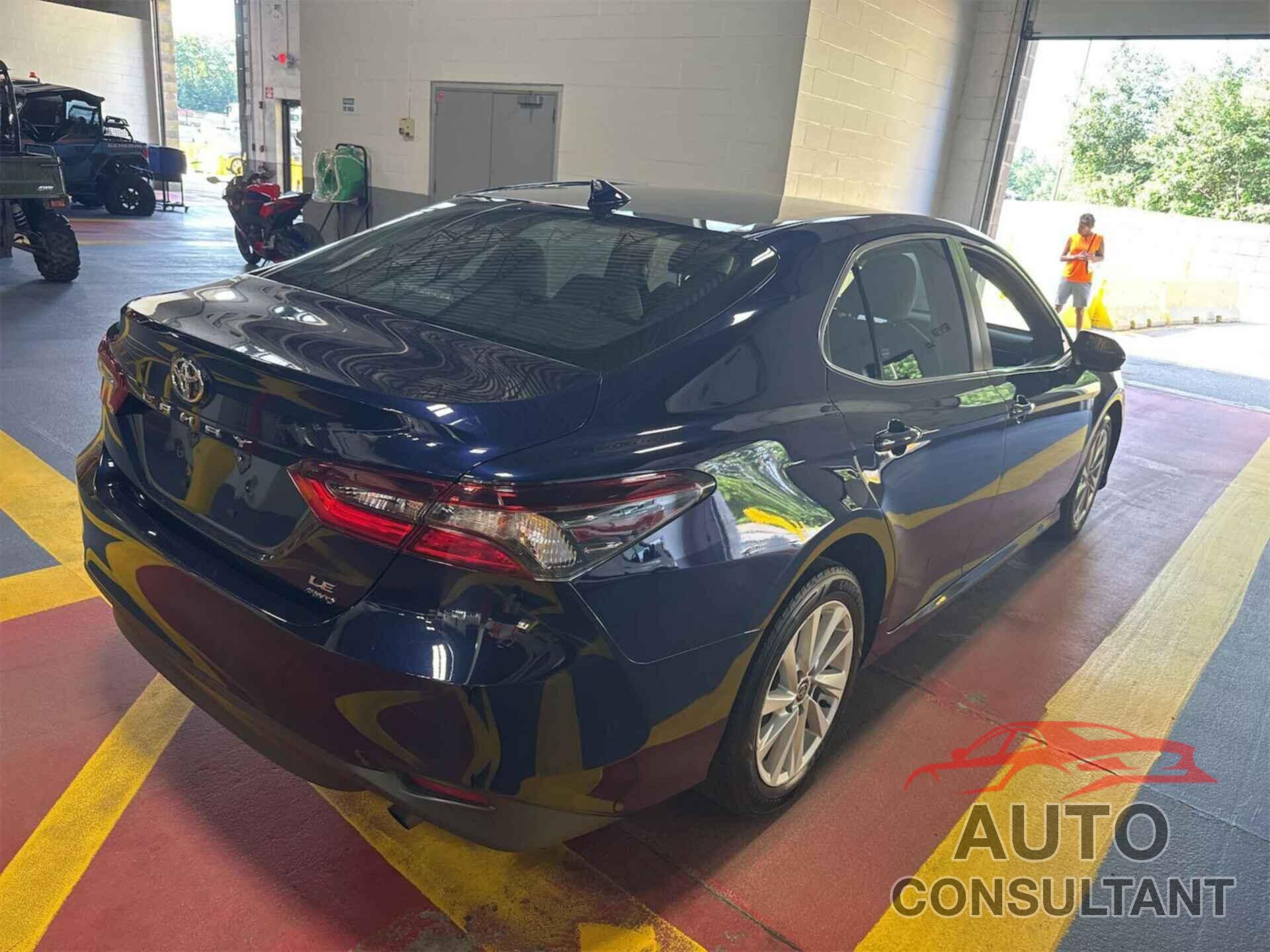 TOYOTA CAMRY 2022 - 4T1C11BK8NU058061