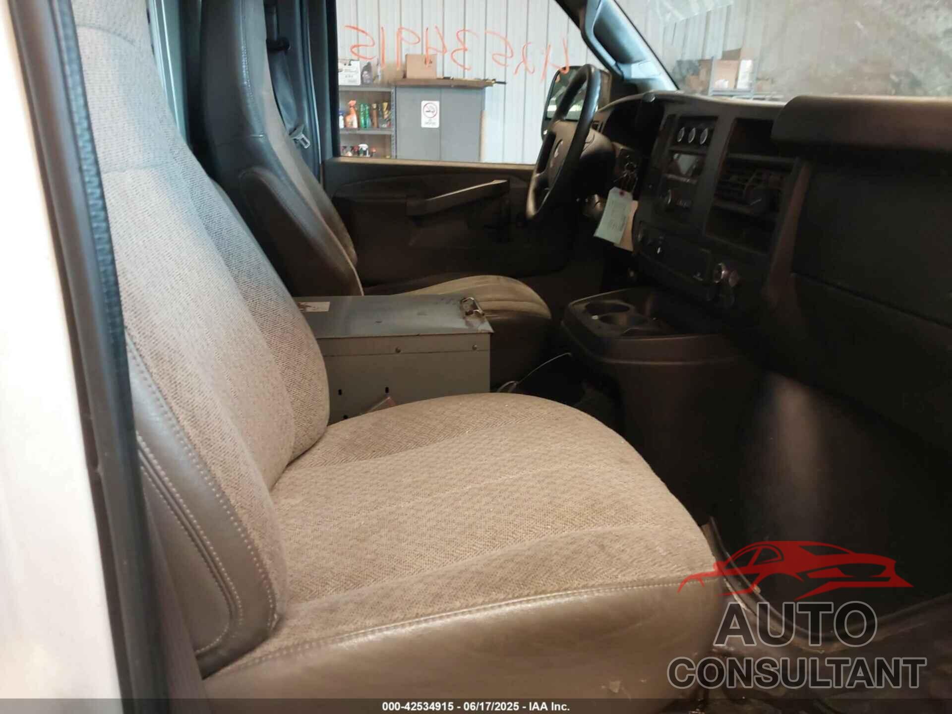 CHEVROLET EXPRESS 2500 2017 - 1GCWGAFF5H1150196