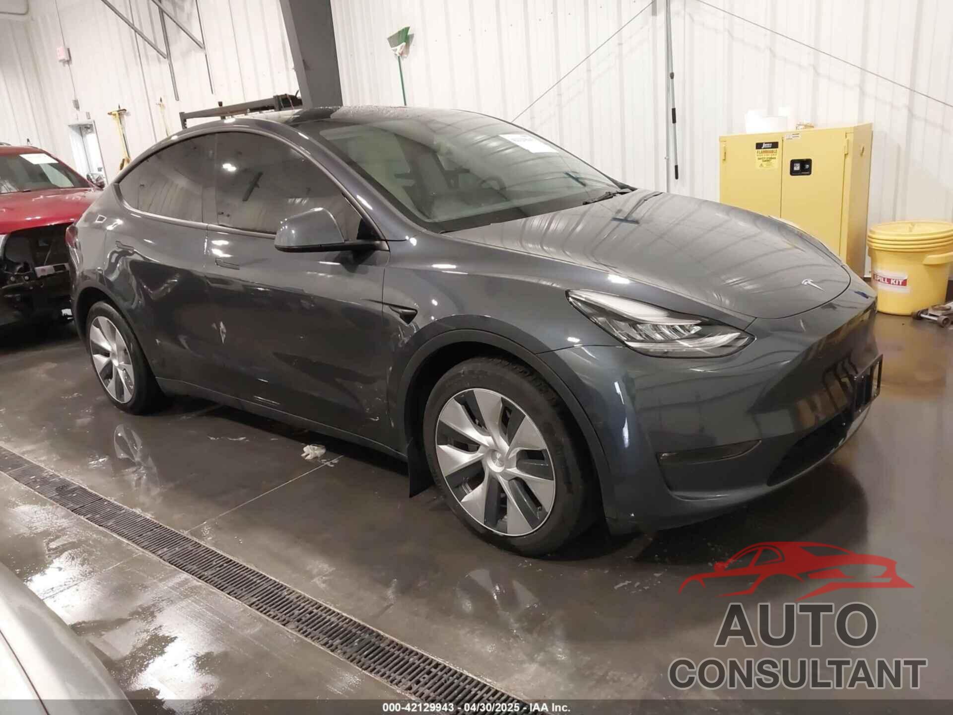 TESLA MODEL Y 2021 - 5YJYGDEEXMF152093