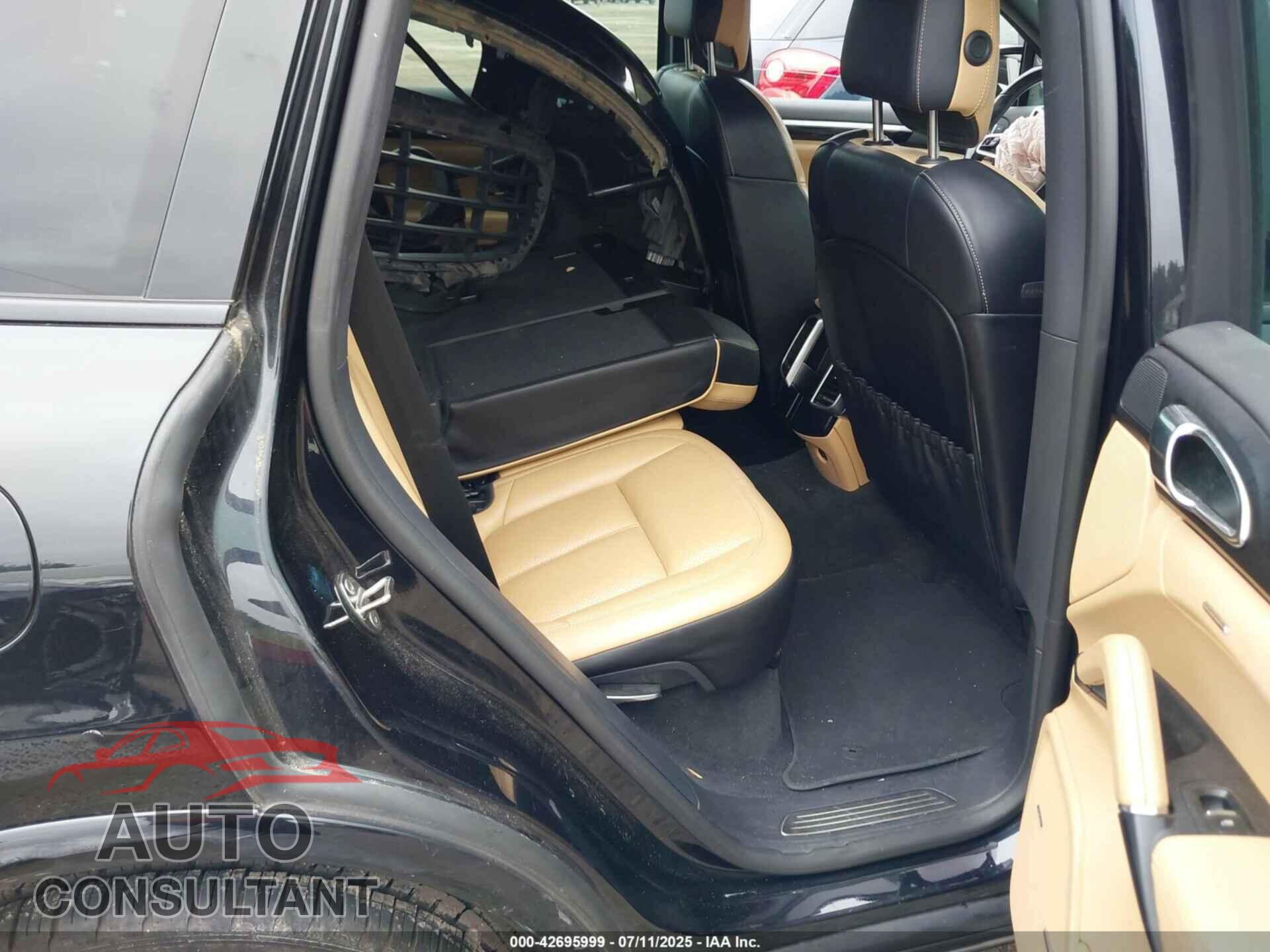PORSCHE CAYENNE 2017 - WP1AA2A25HKA88944