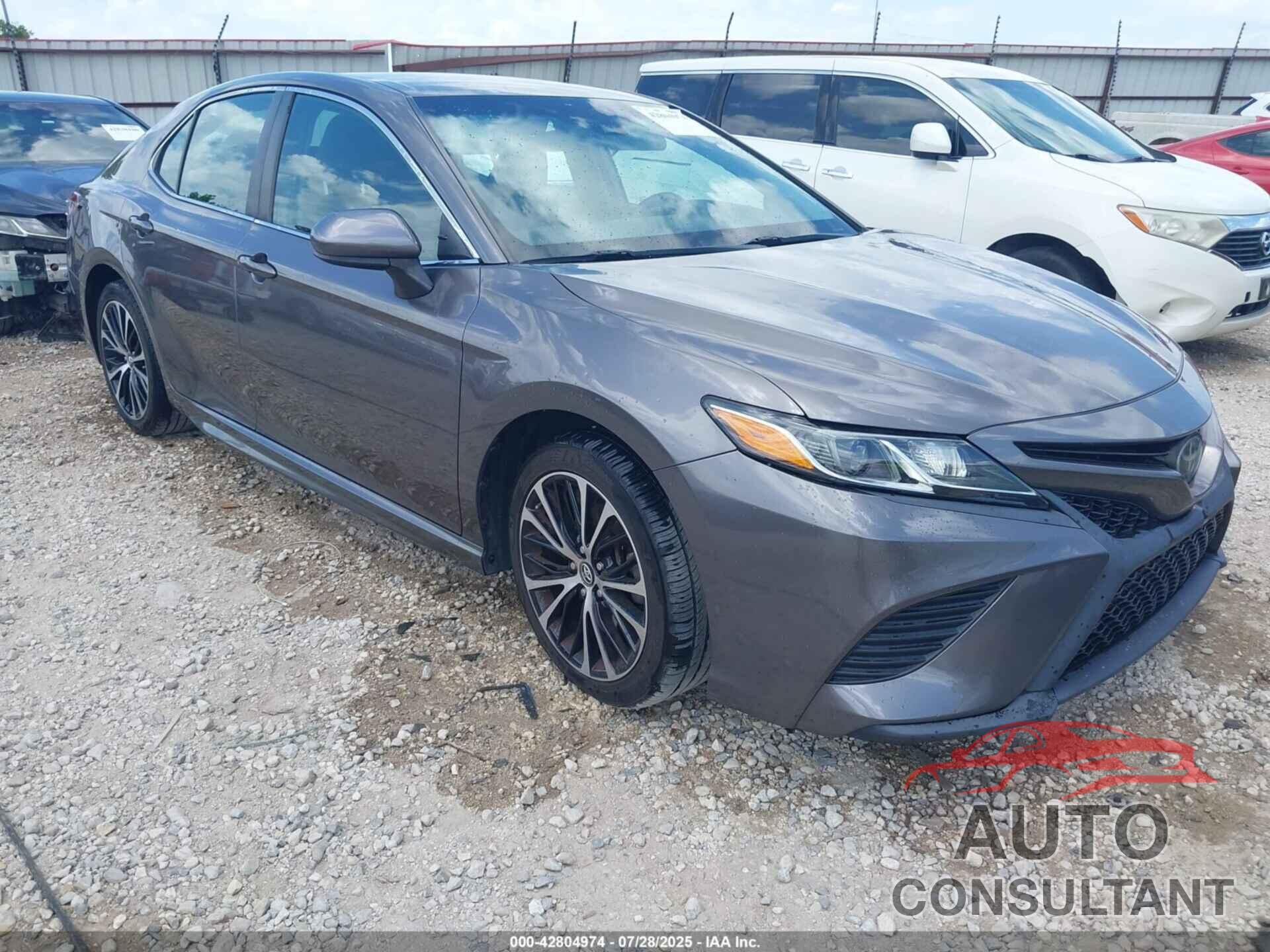 TOYOTA CAMRY 2018 - 4T1B11HK5JU103101