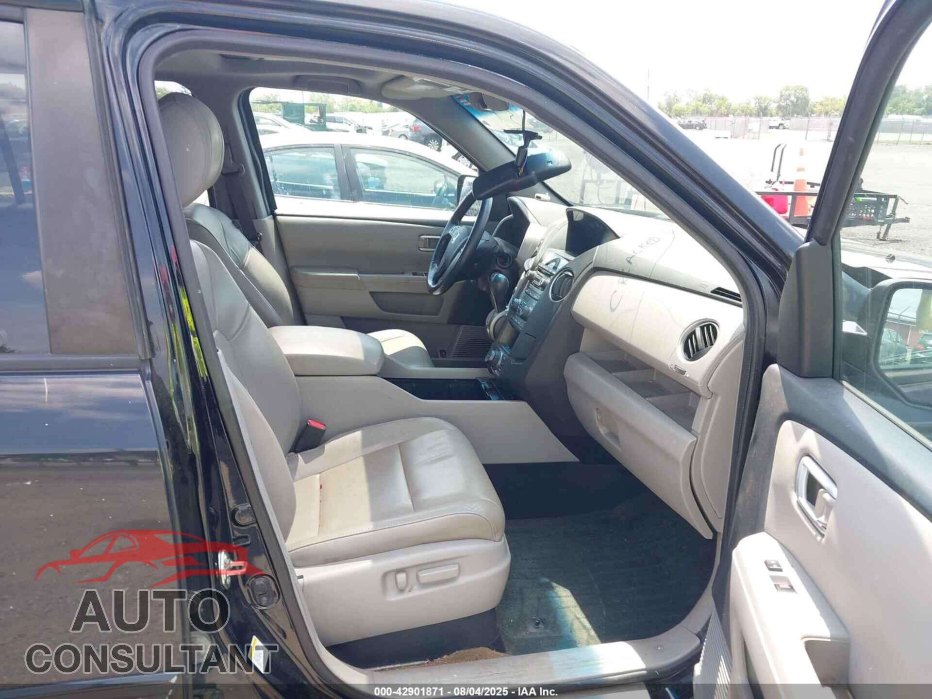 HONDA PILOT 2015 - 5FNYF4H73FB028895