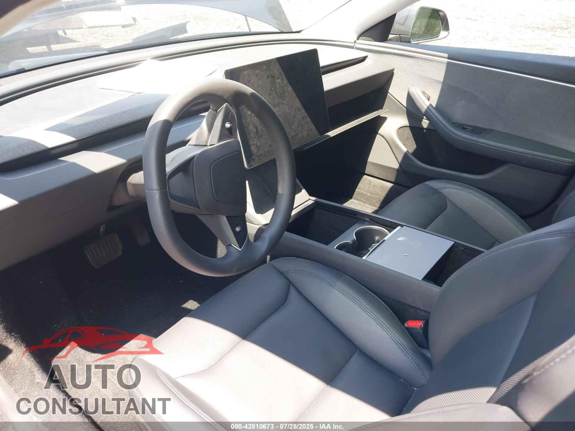 TESLA MODEL 3 2024 - 5YJ3E1EA4RF767337