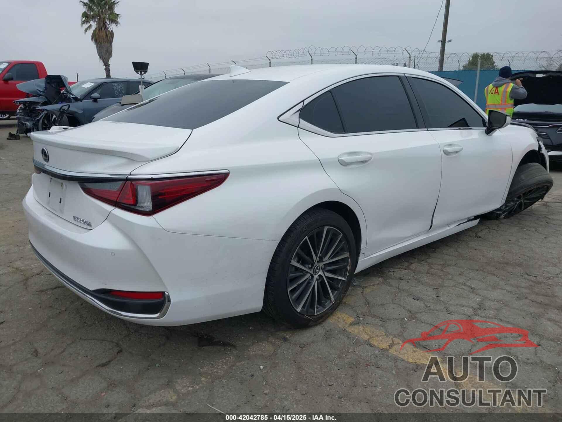LEXUS ES 300H 2024 - 58ADA1C13RU041919