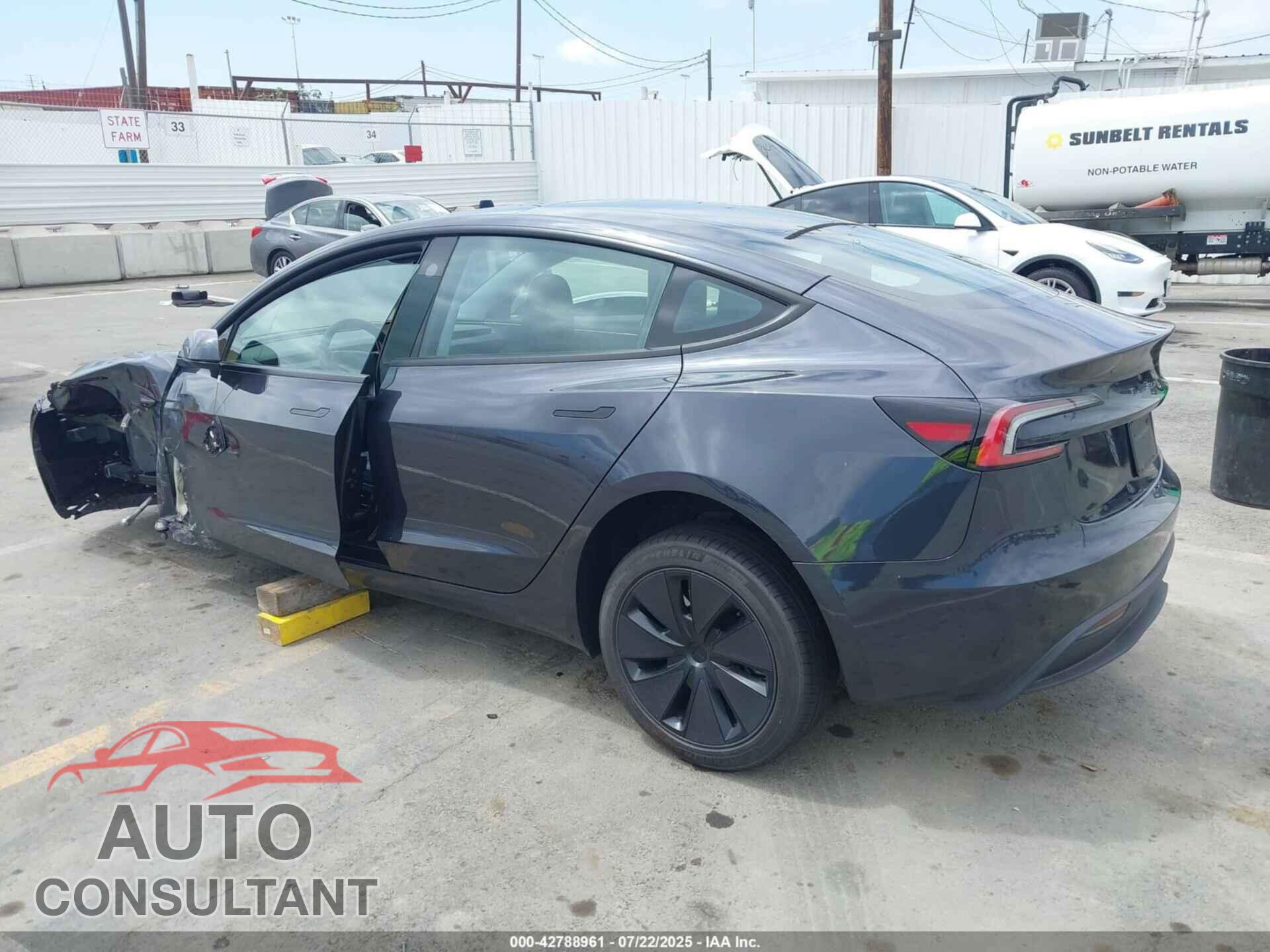 TESLA MODEL 3 2024 - 5YJ3E1EA2RF871177