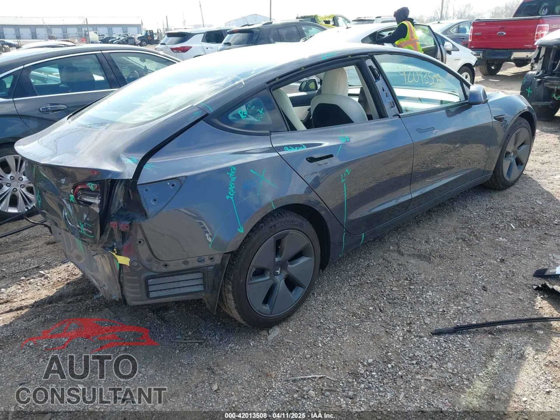 TESLA MODEL 3 2021 - 5YJ3E1EB0MF903058