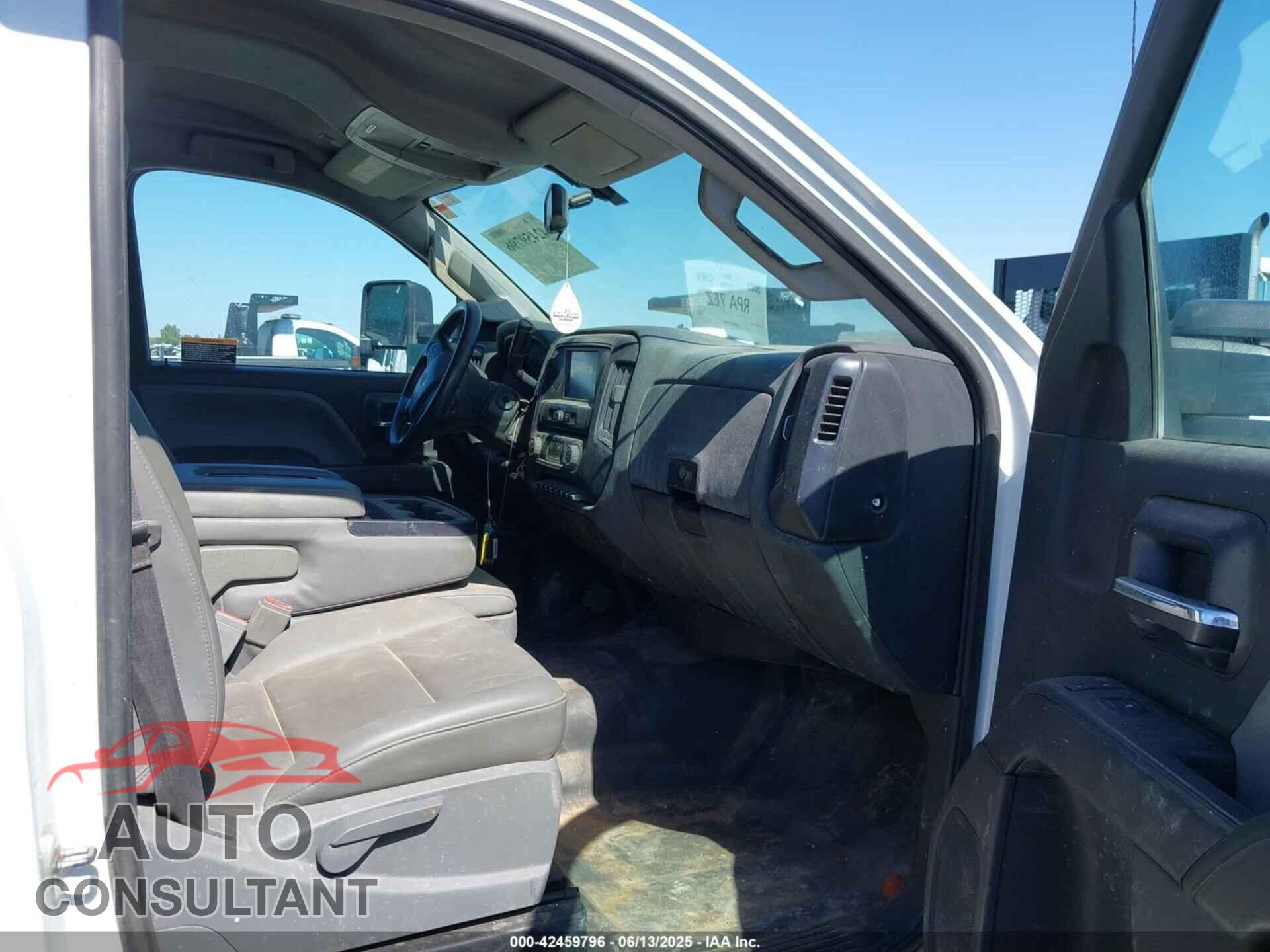 CHEVROLET SILVERADO MD 2023 - 1HTKJPVM3PH218491