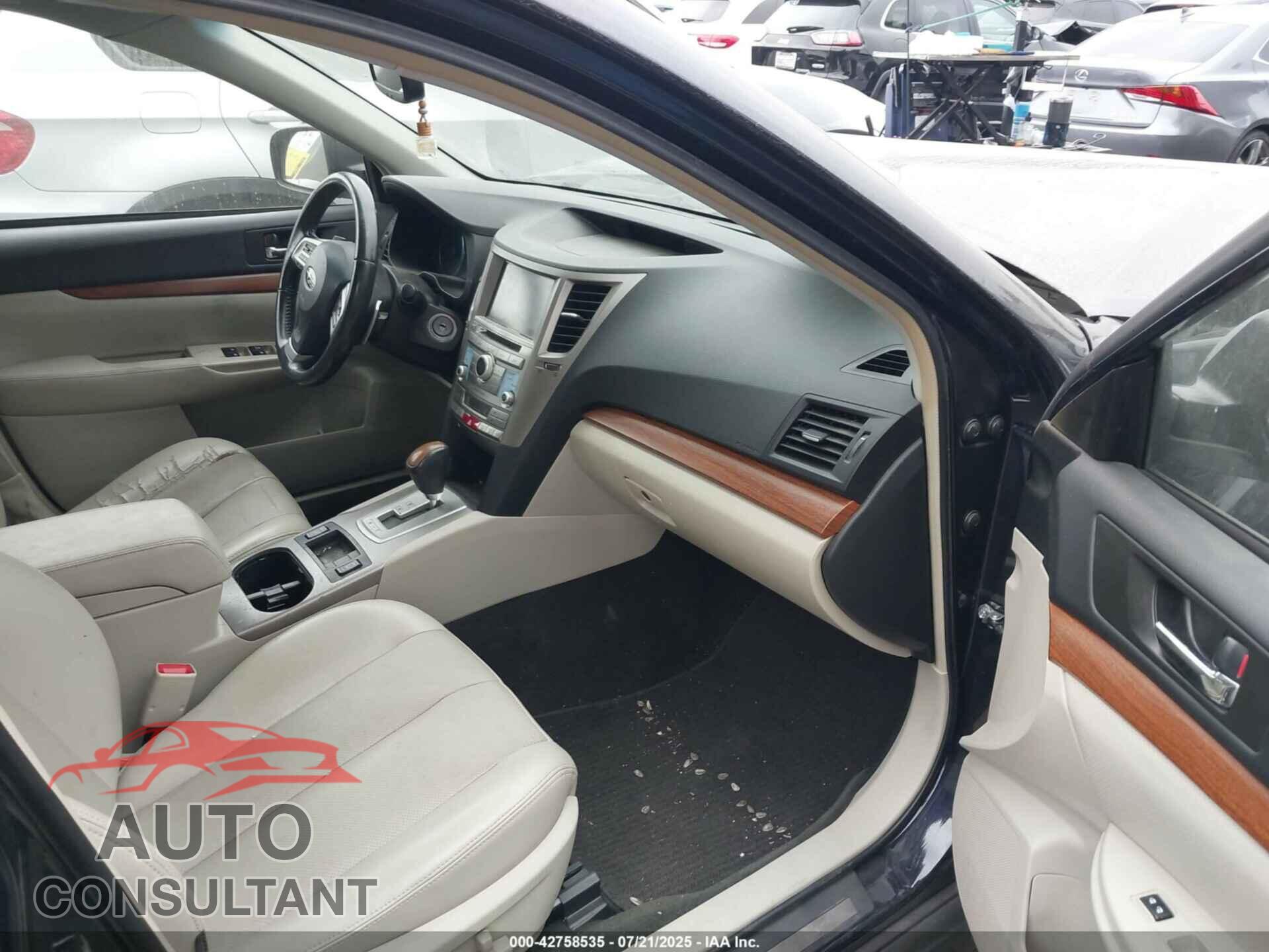 SUBARU OUTBACK 2013 - 4S4BRBLC3D3318940