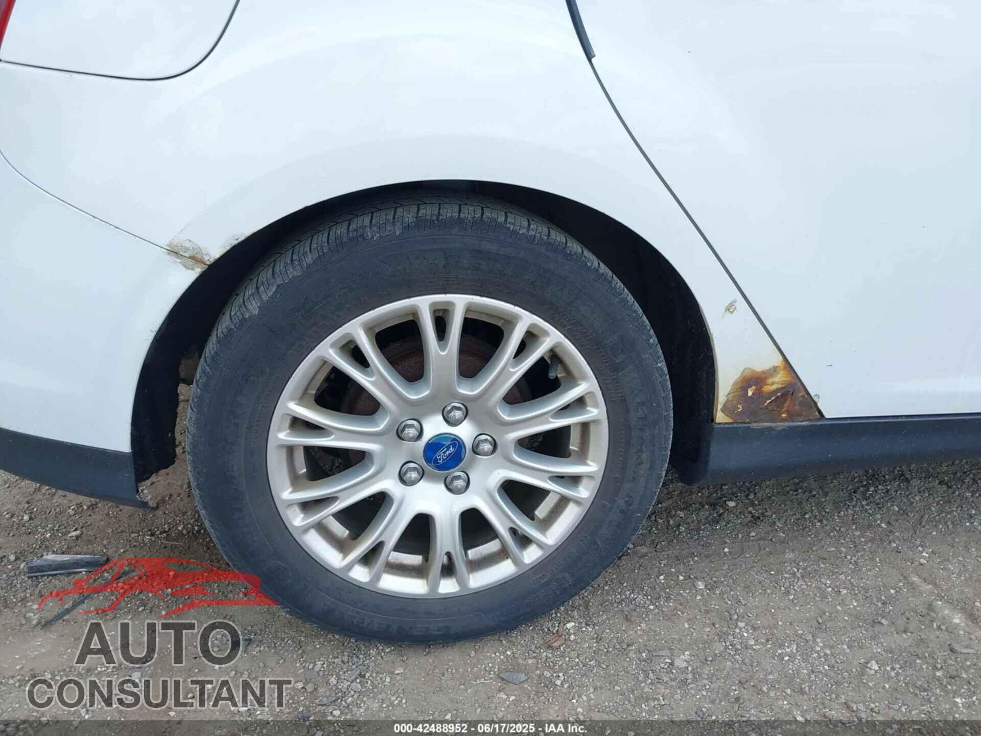 FORD FOCUS 2012 - 1FAHP3K29CL185687