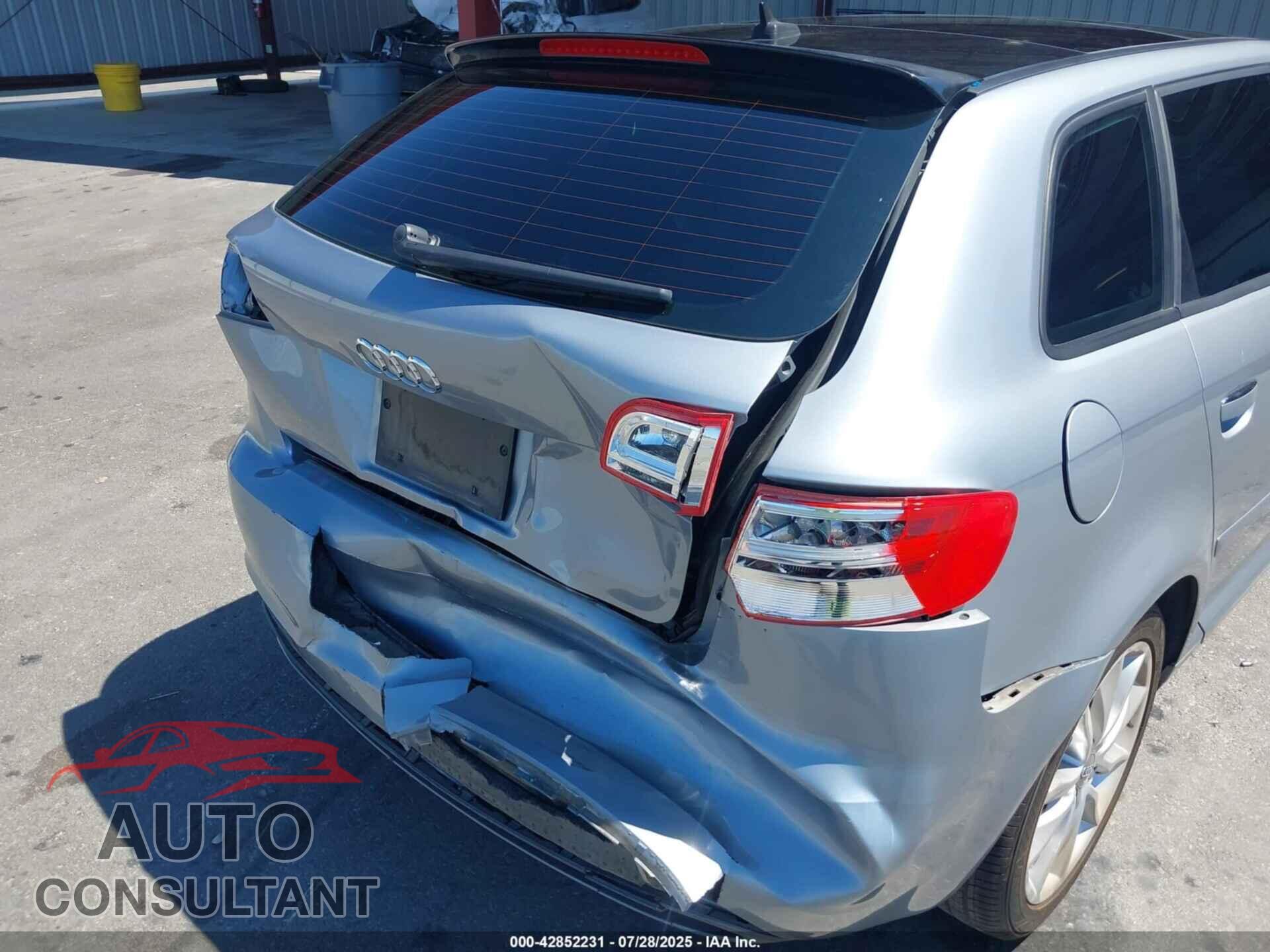 AUDI A3 2012 - WAUBEAFM4CA109633