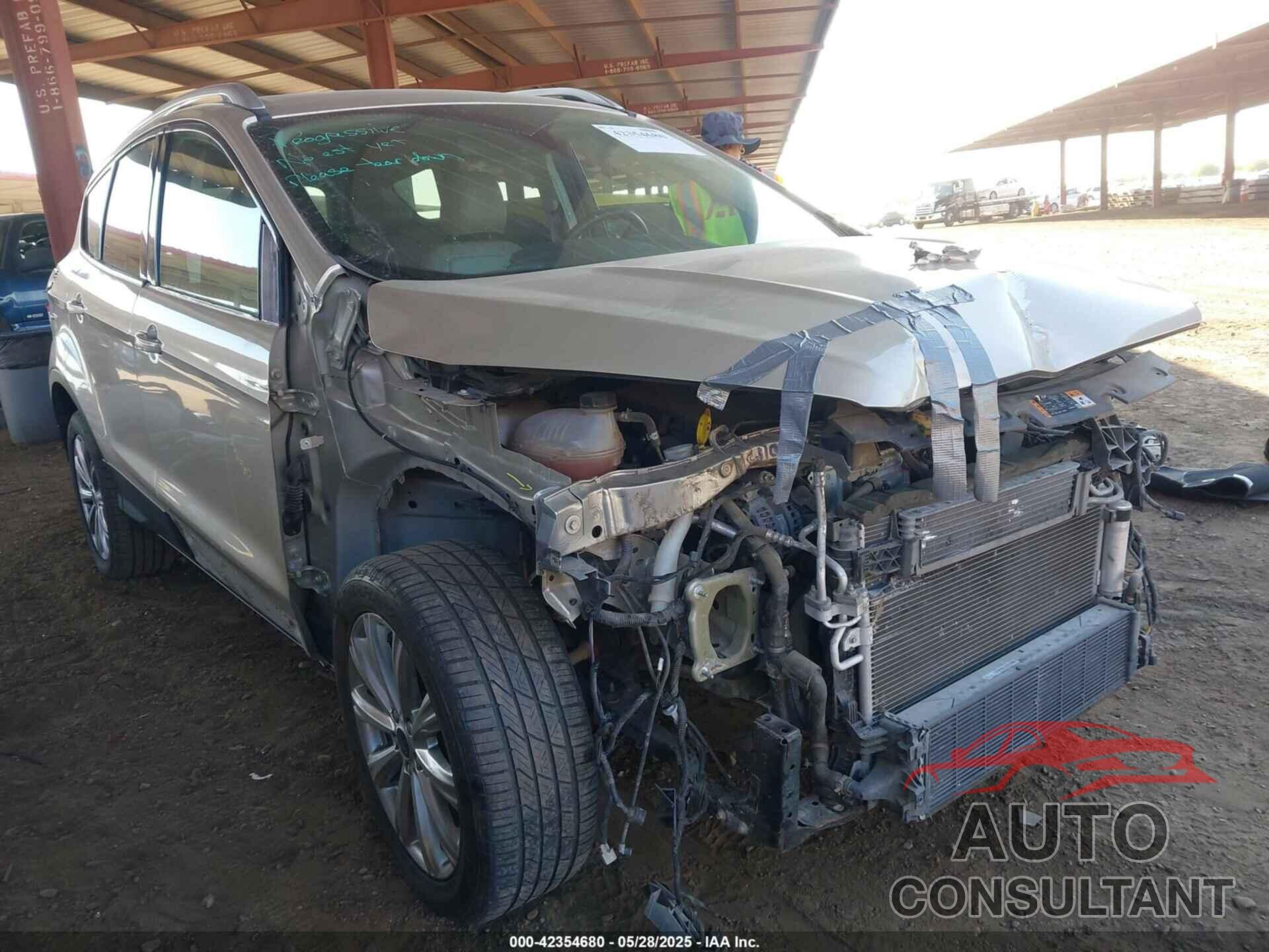 FORD ESCAPE 2017 - 1FMCU0JD6HUE69547