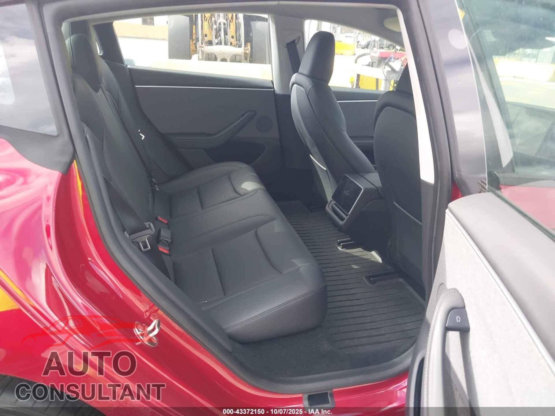 TESLA MODEL 3 2024 - 5YJ3E1EA4RF848158