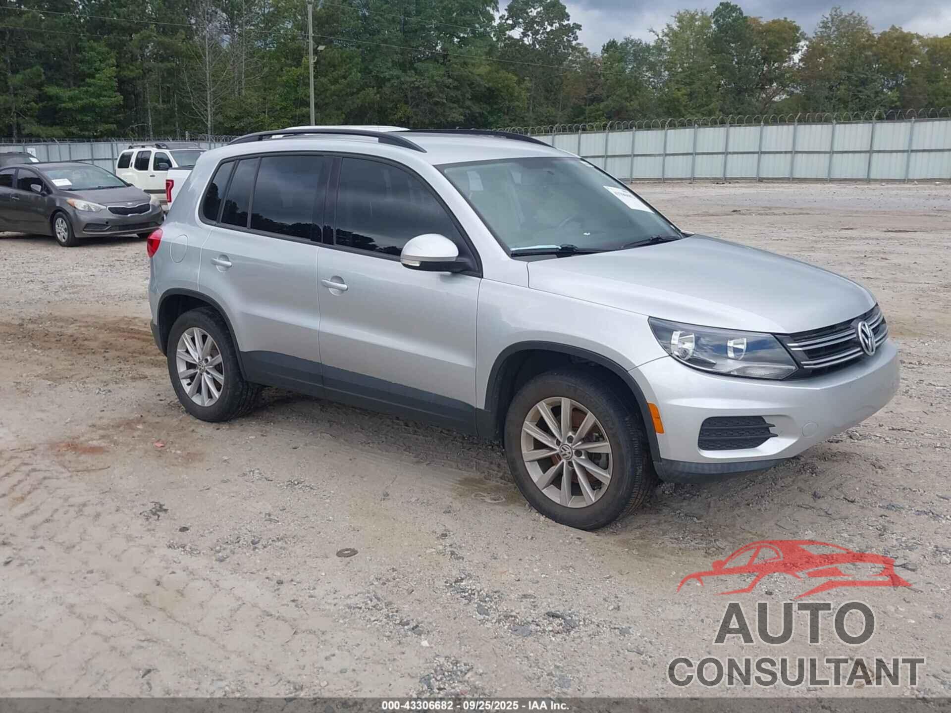 VOLKSWAGEN TIGUAN 2017 - WVGAV7AX9HK042981