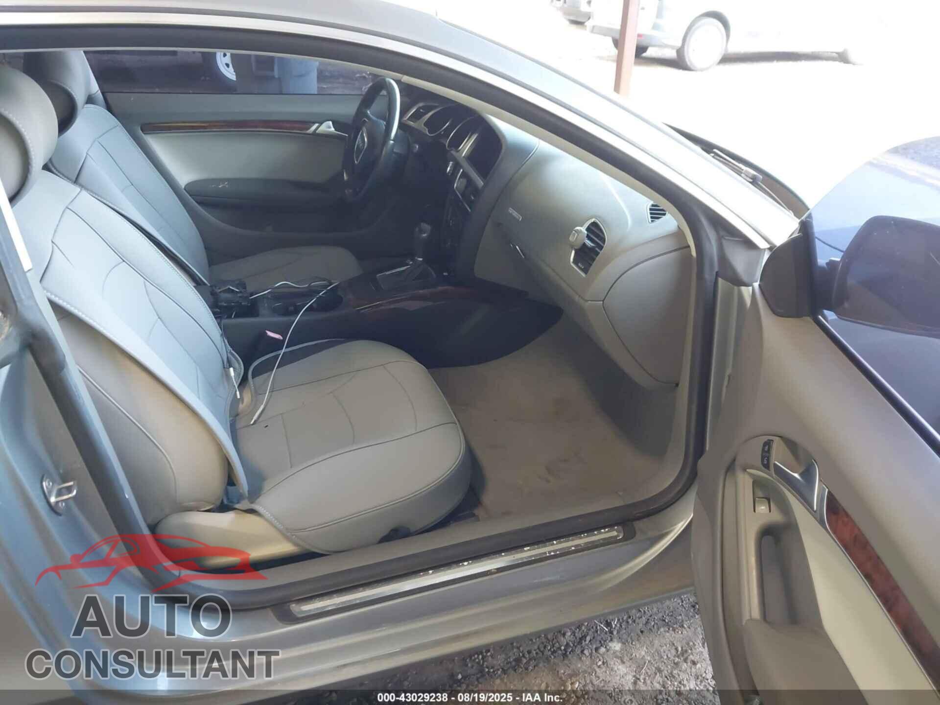 AUDI A5 2010 - WAUCFAFR6AA025887