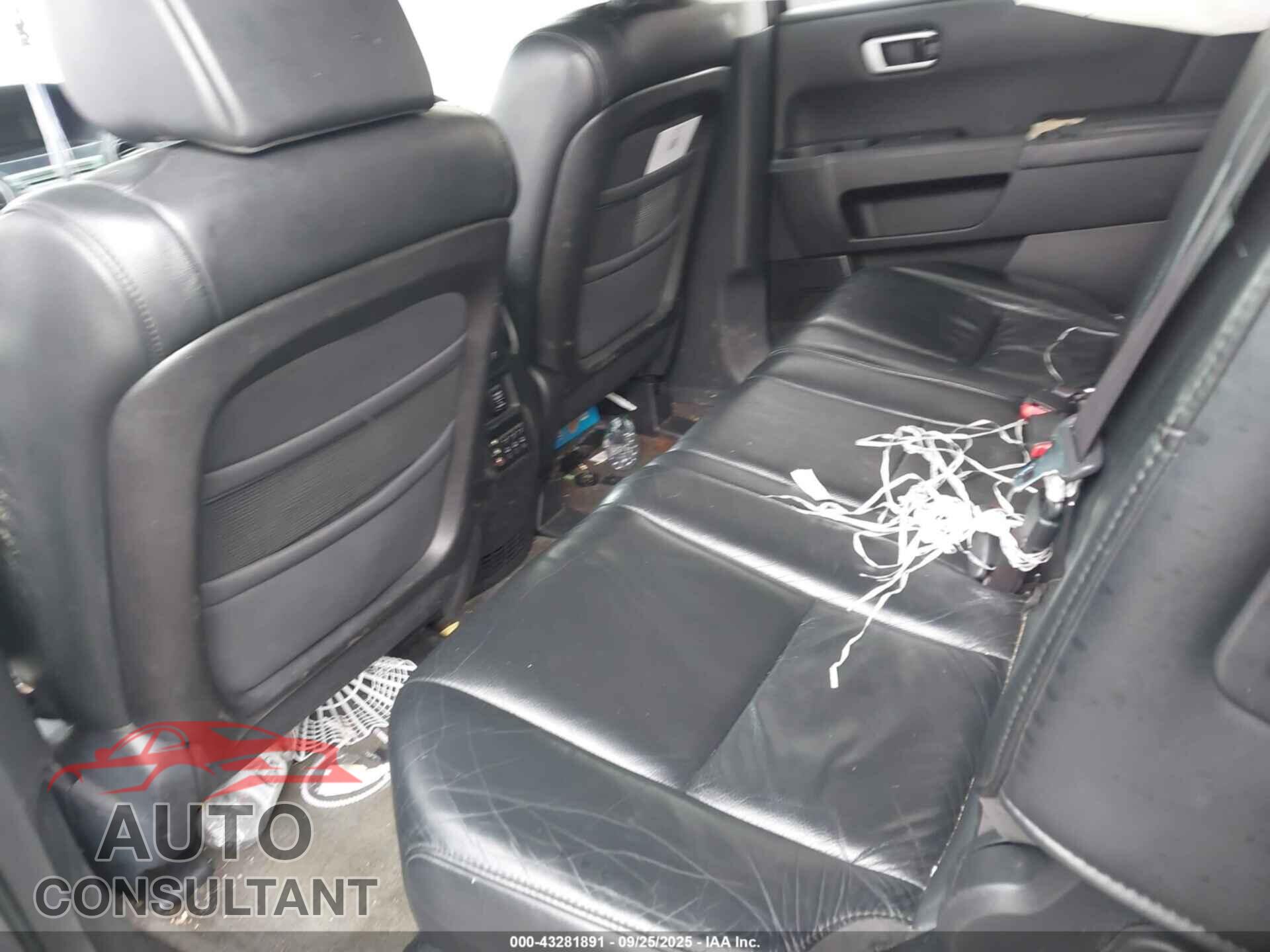 HONDA PILOT 2011 - 5FNYF4H67BB020672