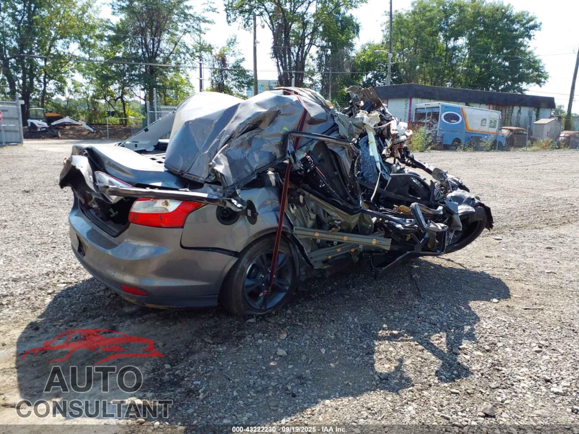 FORD FOCUS 2014 - 1FADP3F2XEL221561