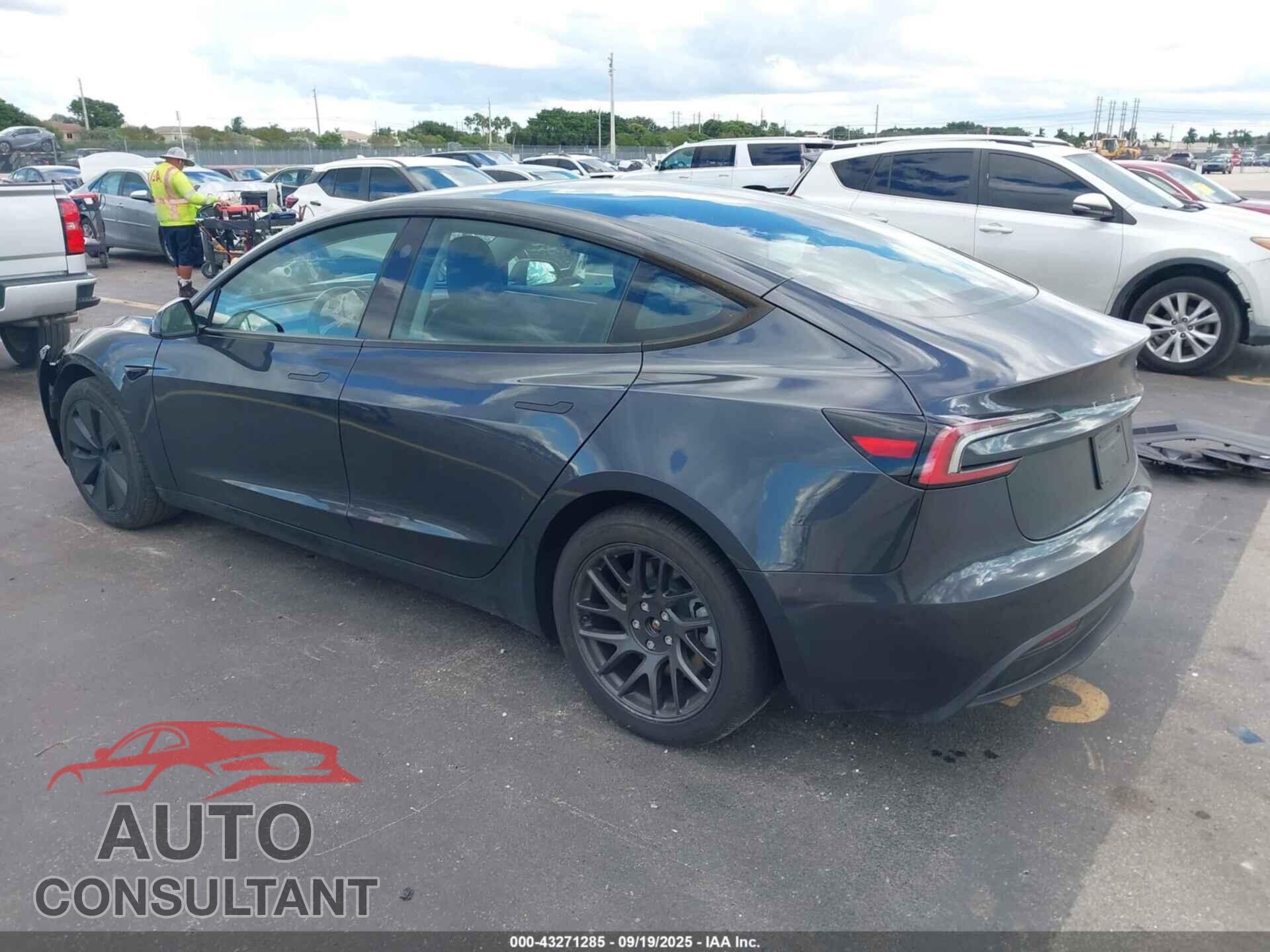 TESLA MODEL 3 2025 - 5YJ3E1EA4SF924287
