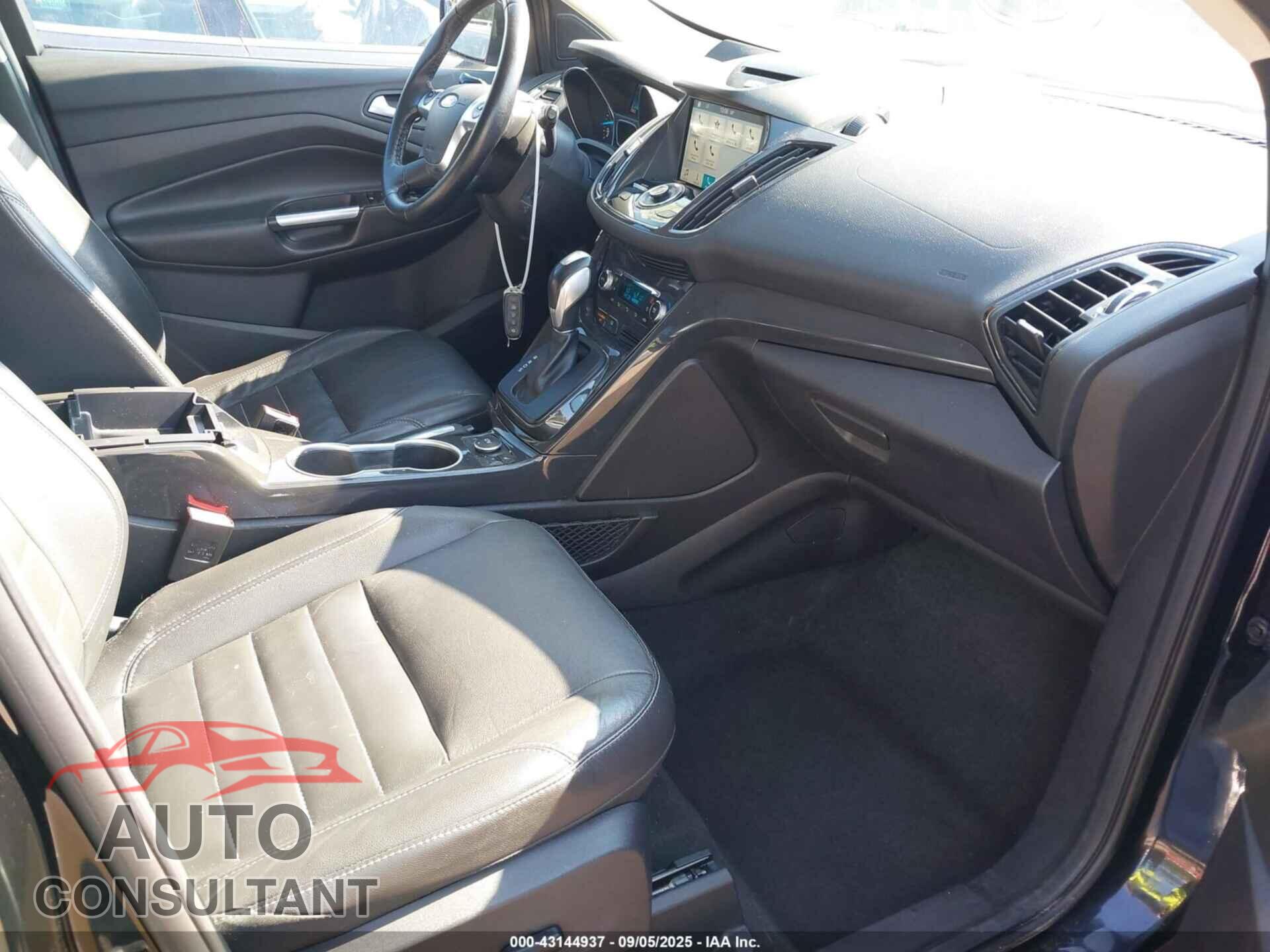 FORD ESCAPE 2016 - 1FMCU9J96GUB20483