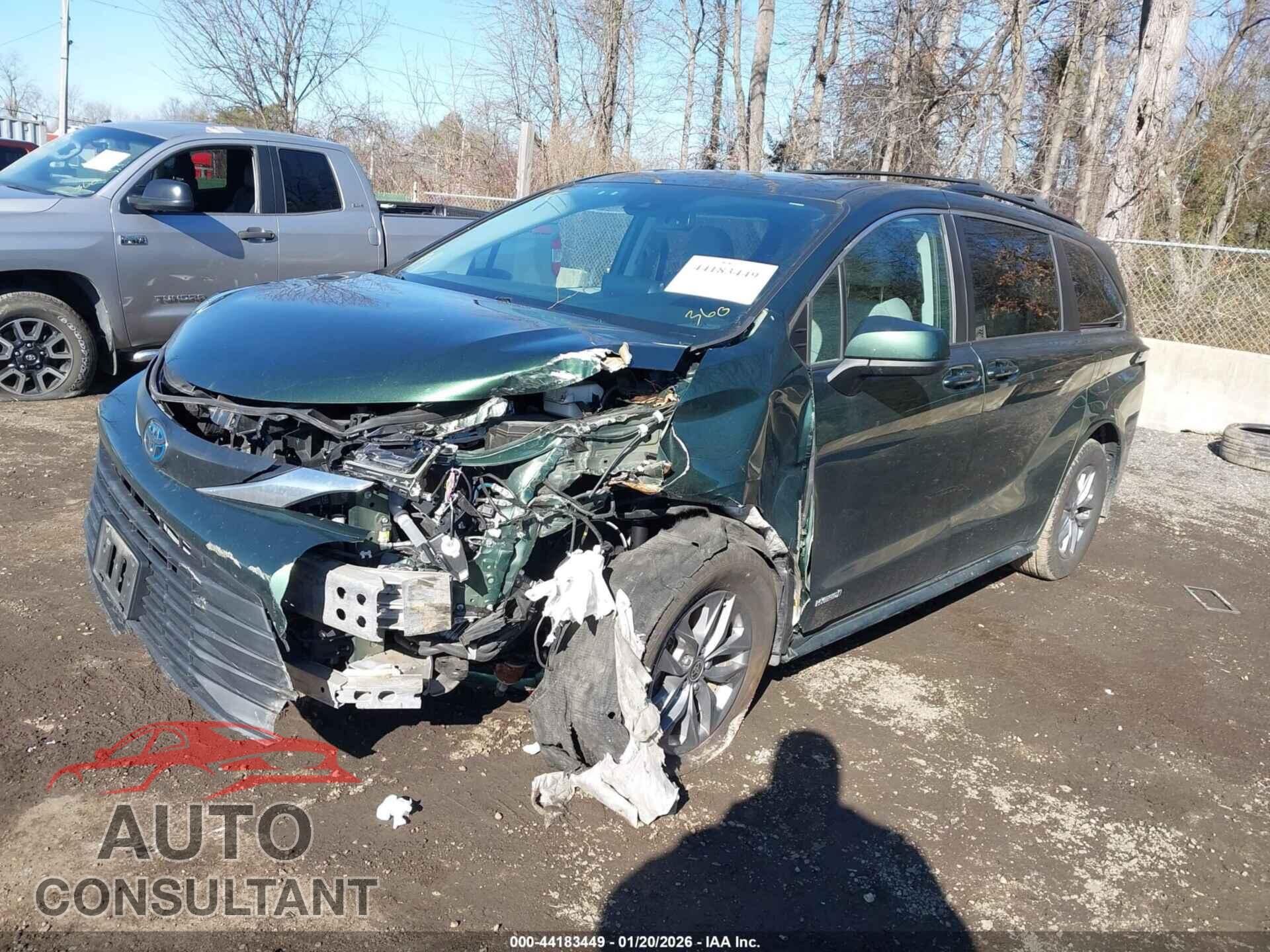 TOYOTA SIENNA 2021 - 5TDBSKFC8MS032942