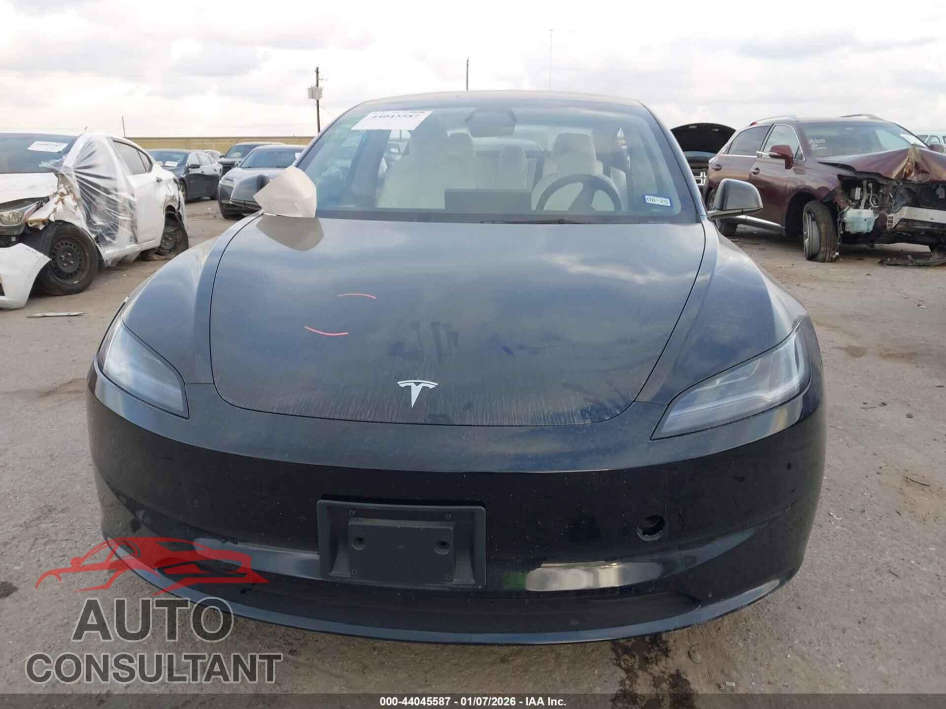 TESLA MODEL 3 2024 - 5YJ3E1EB2RF794562