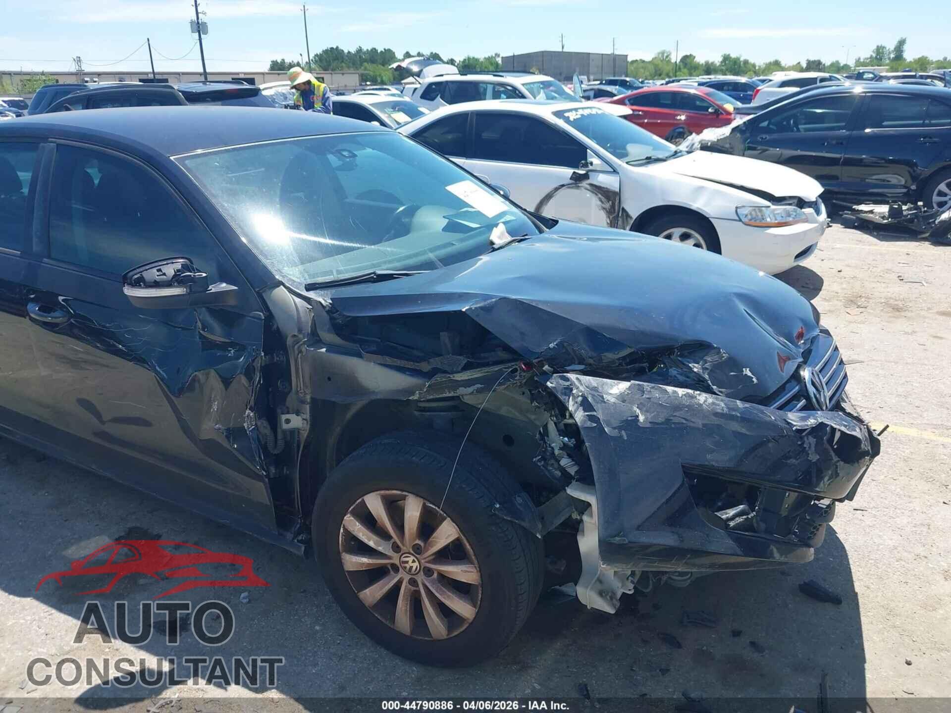 VOLKSWAGEN PASSAT 2014 - 1VWAH7A38EC004900