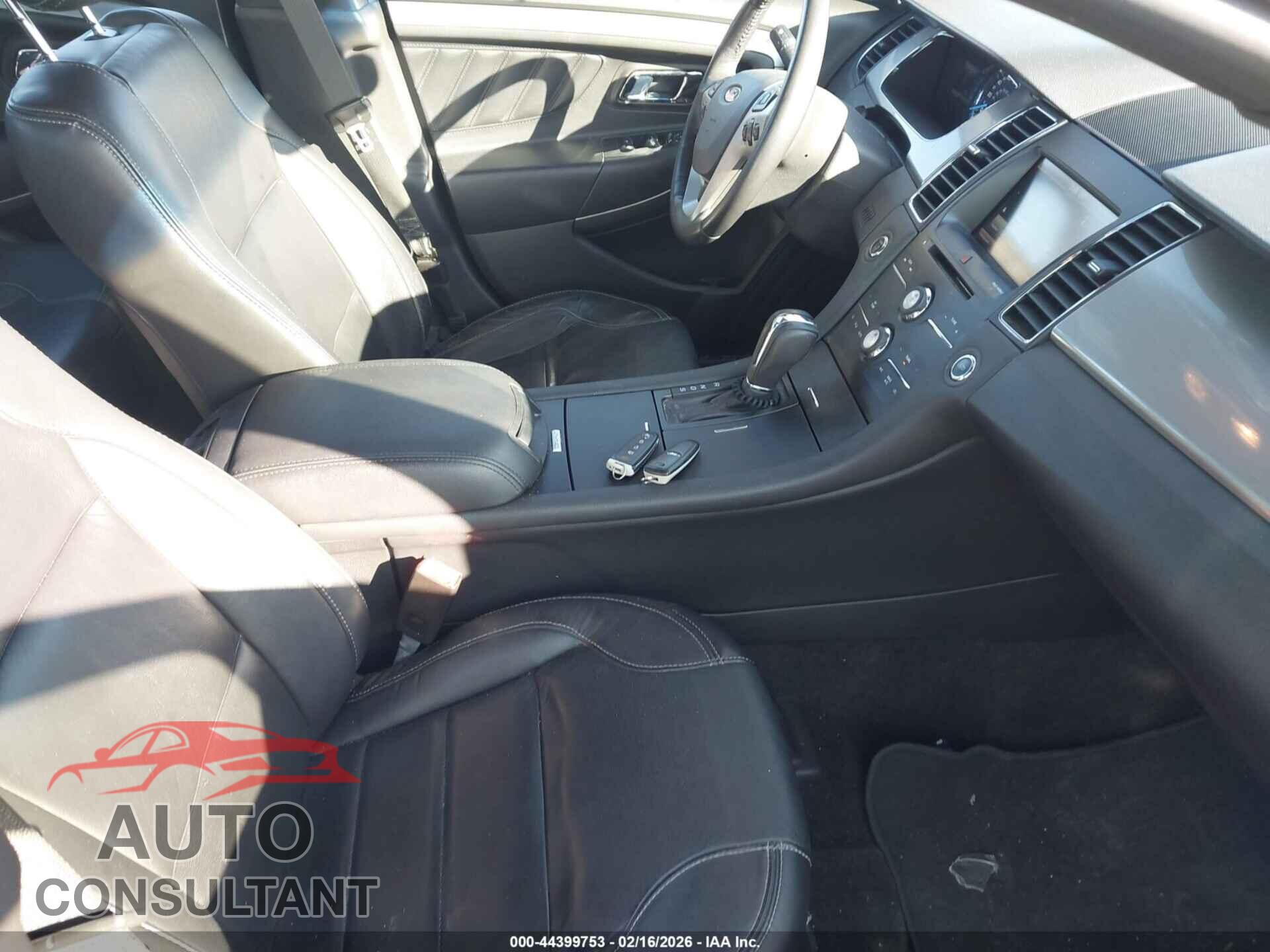 FORD TAURUS 2015 - 1FAHP2E82FG177664