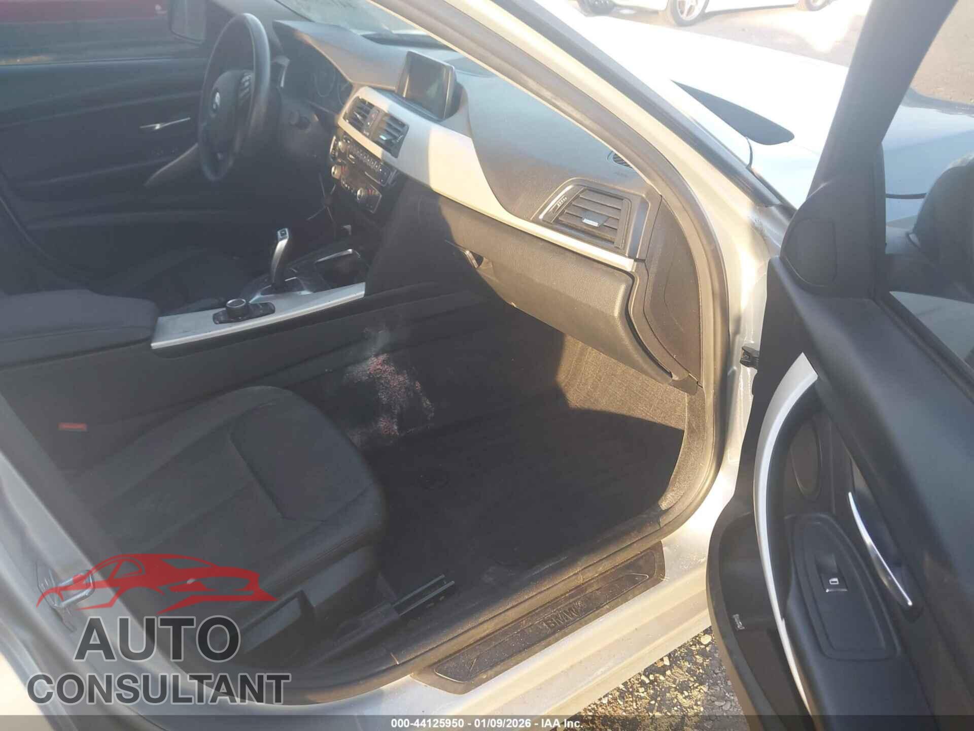 BMW 320I 2017 - WBA8E1G39HNU18403