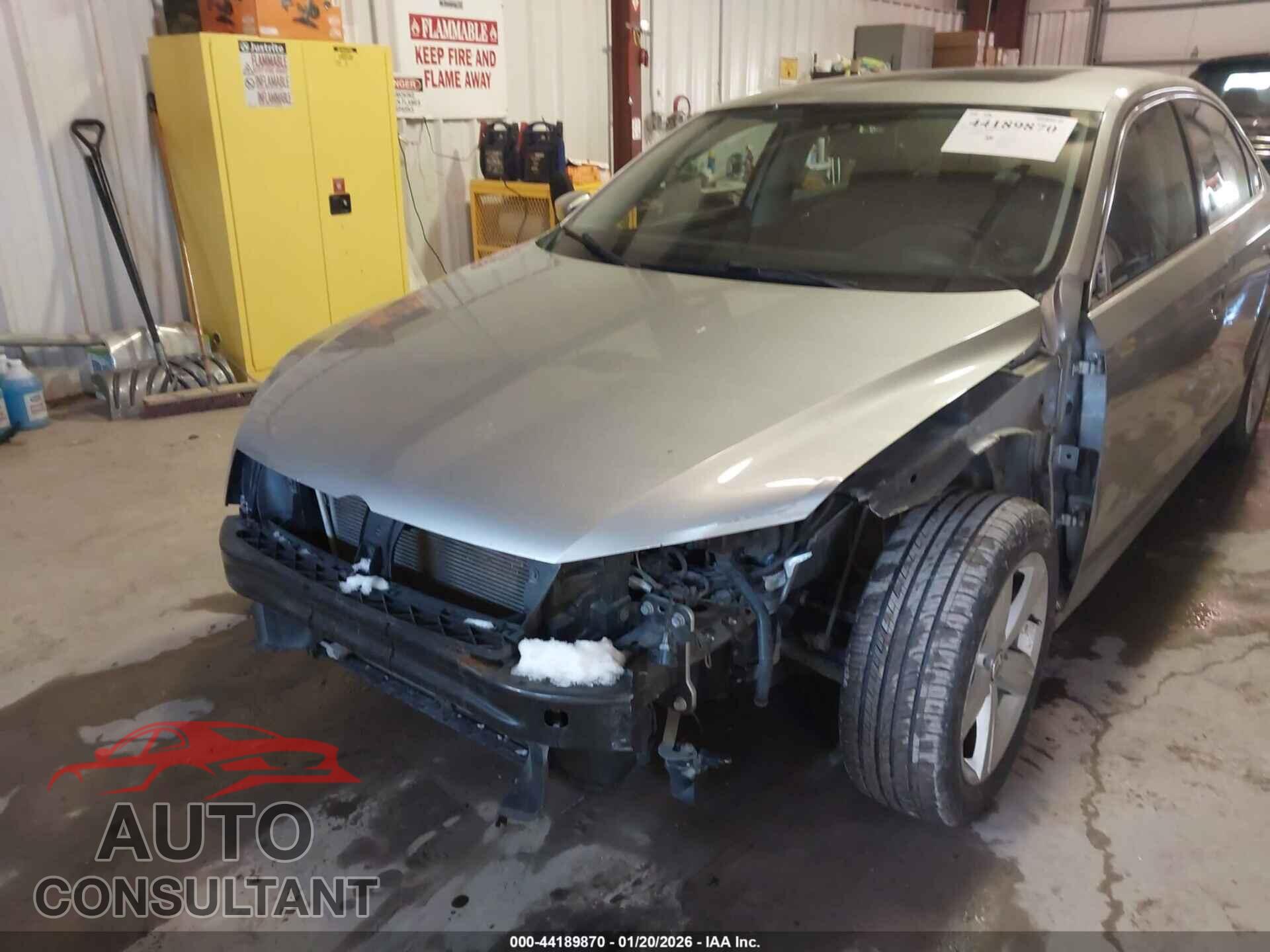 VOLKSWAGEN PASSAT 2013 - 1VWBN7A38DC035608