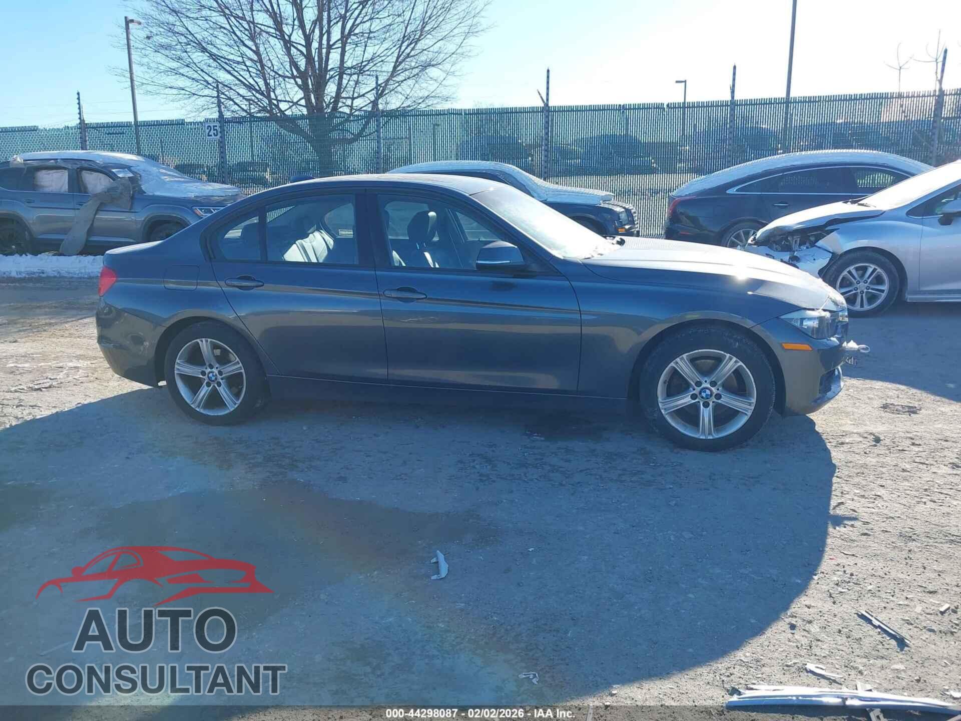BMW 328I 2013 - WBA3B5G51DNS01577