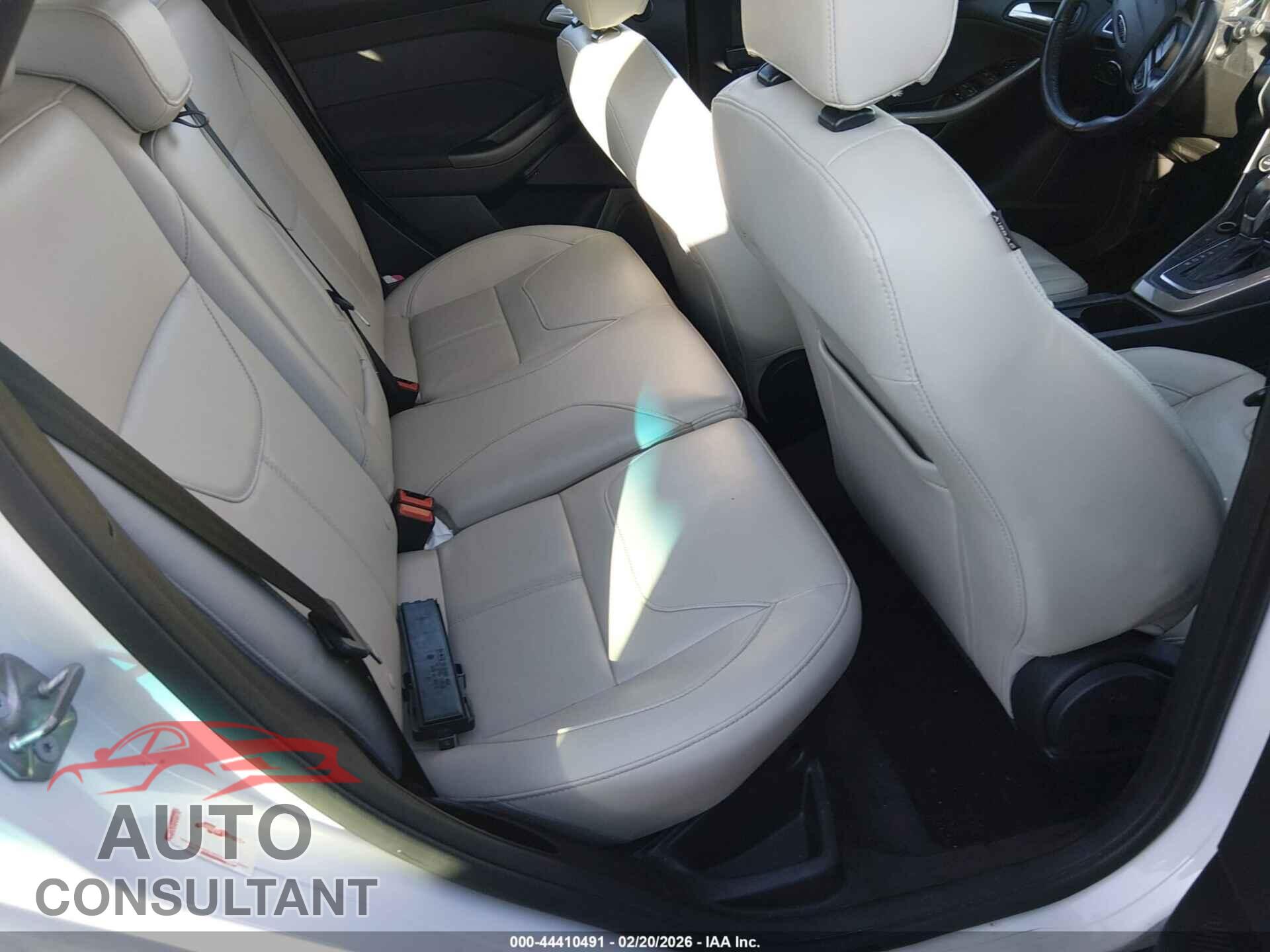 FORD FOCUS 2018 - 1FADP3N24JL323482