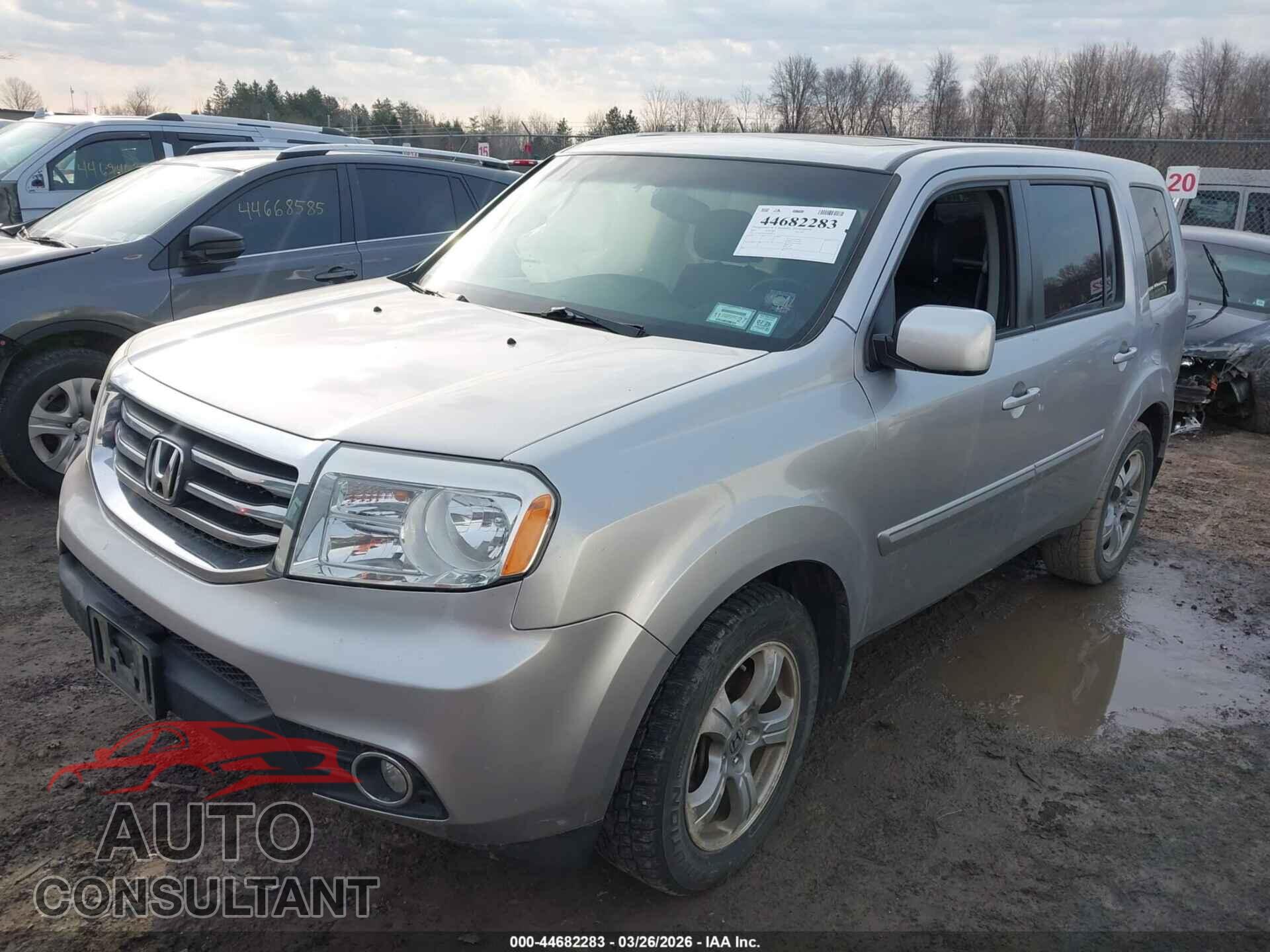 HONDA PILOT 2015 - 5FNYF4H56FB002516