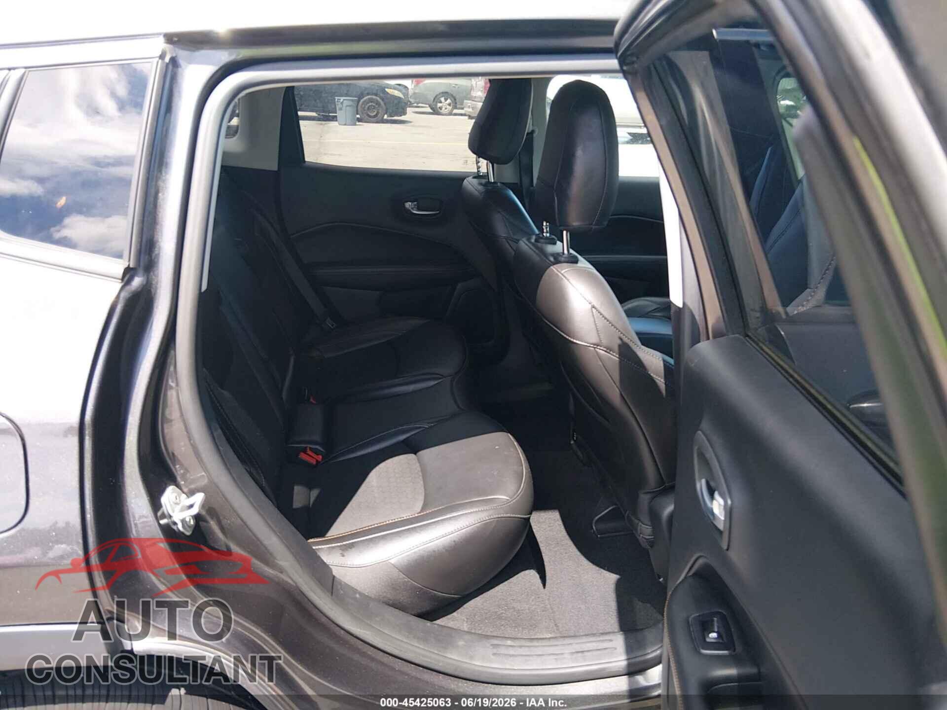 JEEP COMPASS 2020 - 3C4NJDBB8LT215819