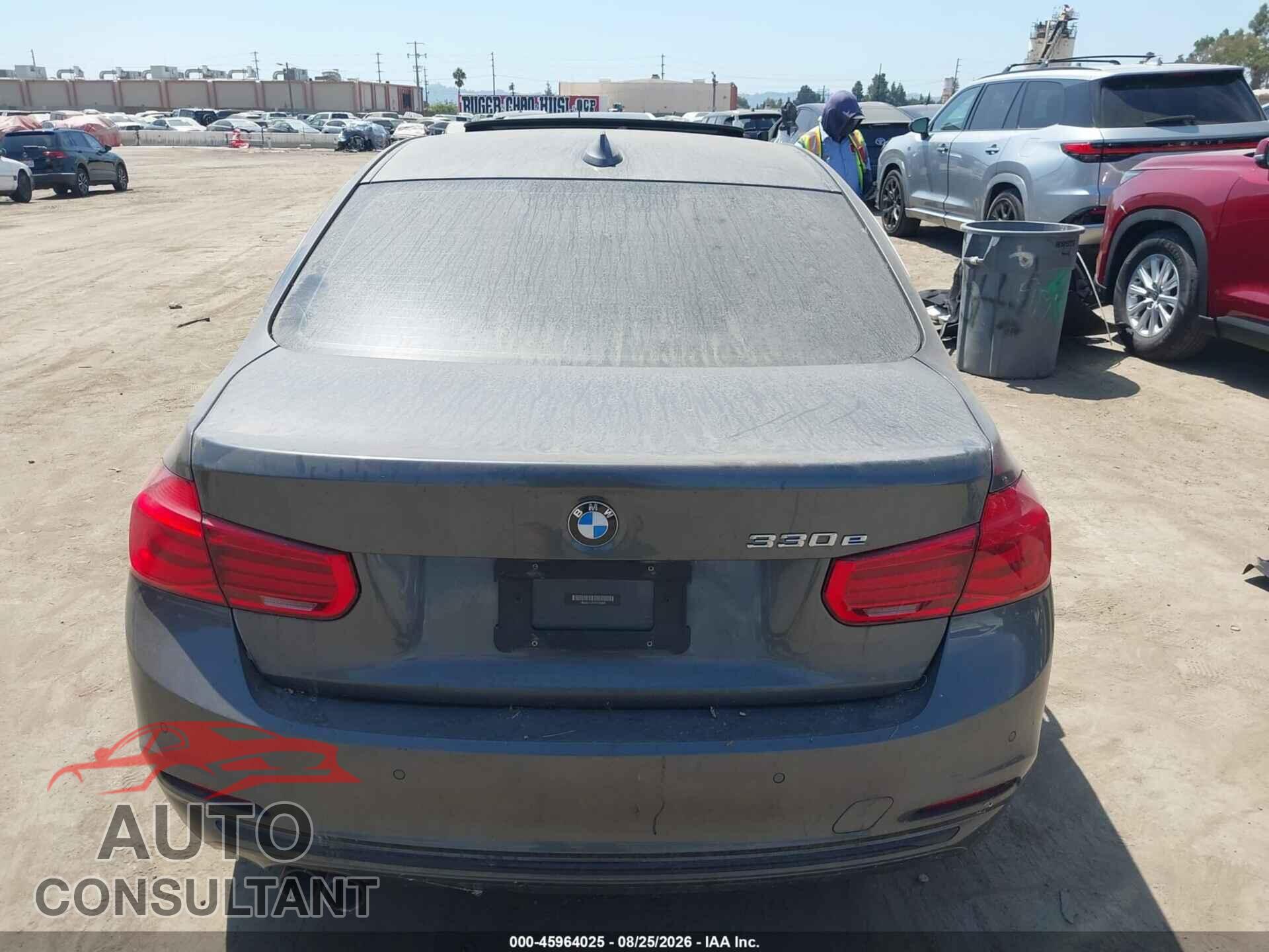 BMW 330E 2017 - WBA8E1C37HA156586