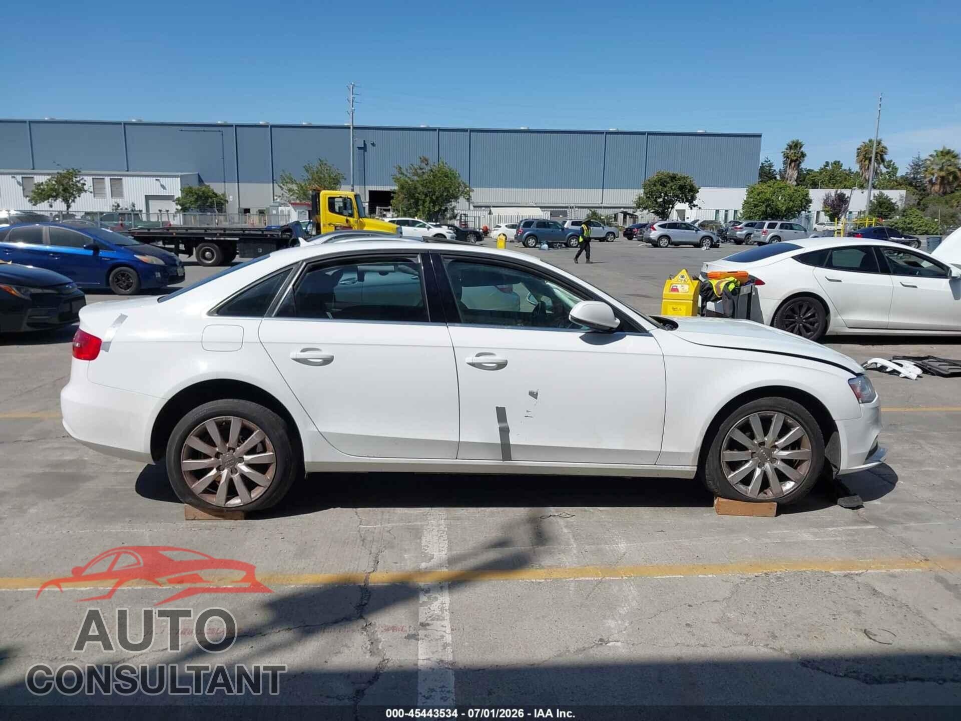 AUDI A4 2013 - WAUBFAFL5DN043589