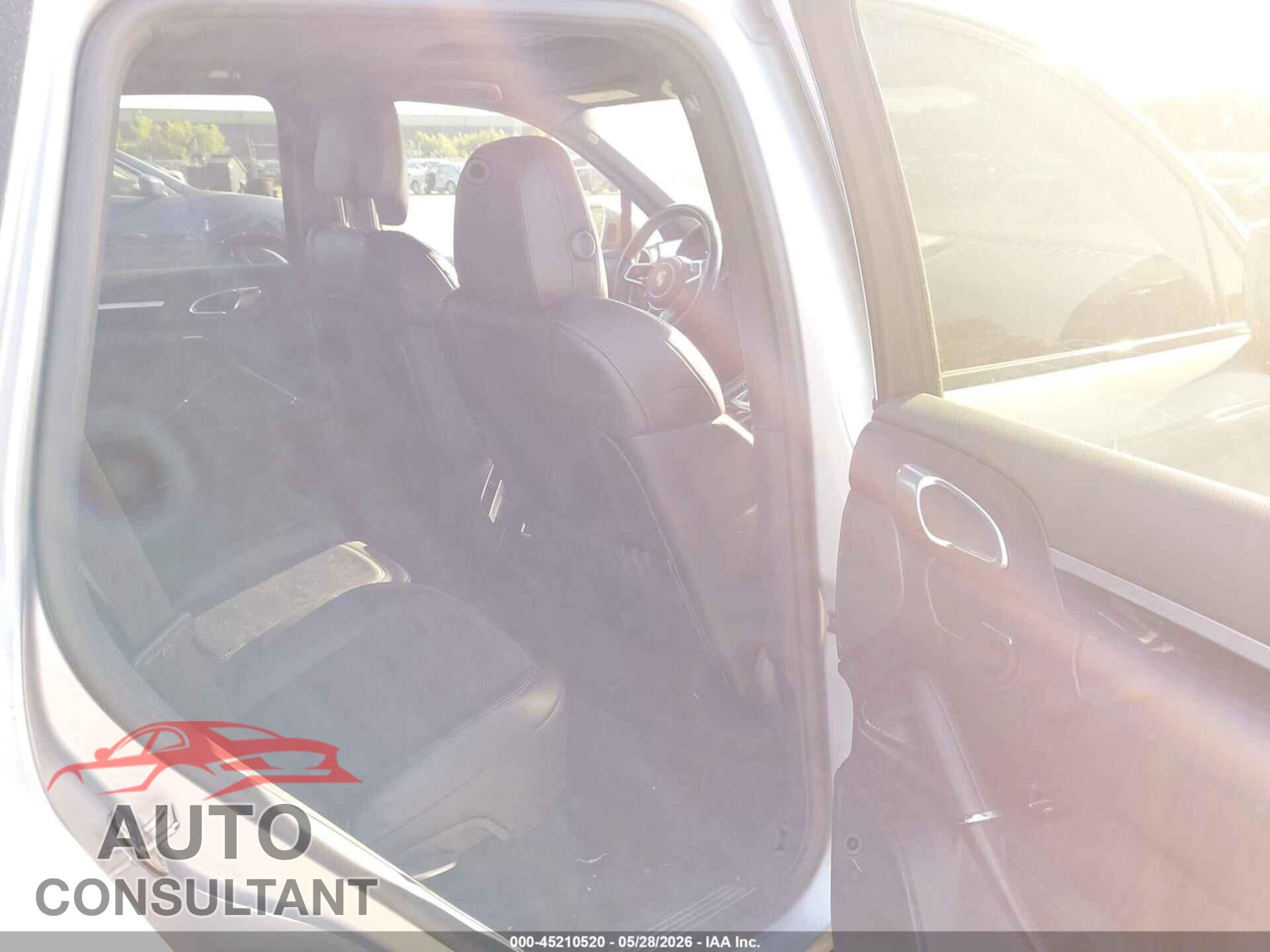PORSCHE CAYENNE 2018 - WP1AA2A26JKA02921