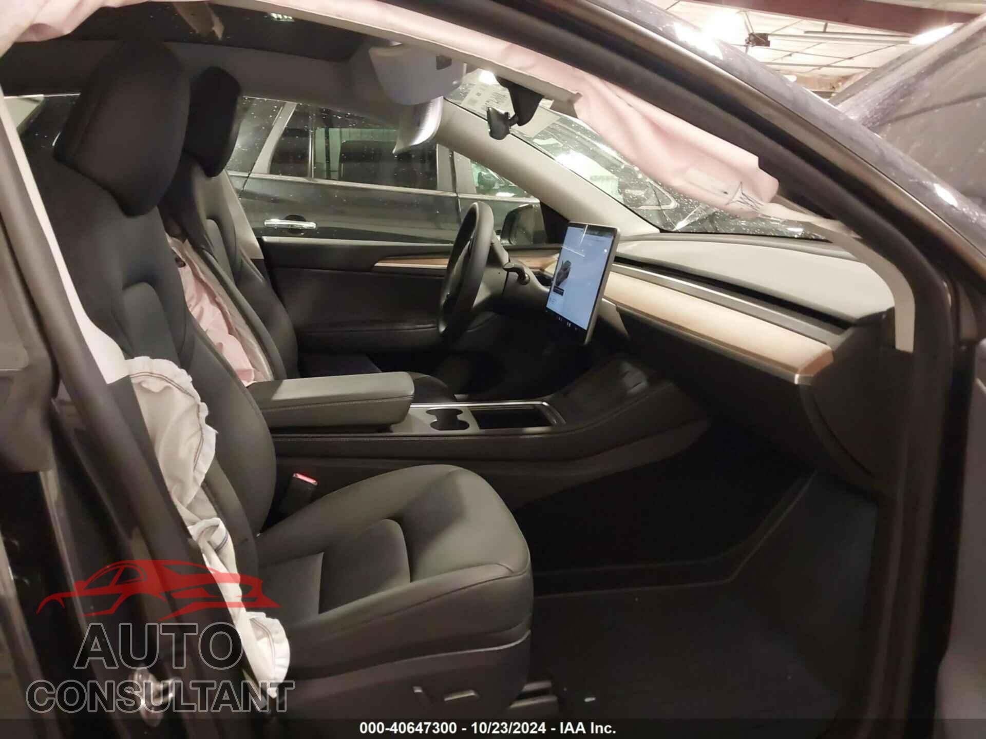 TESLA MODEL Y 2024 - 7SAYGDEF2RA270090