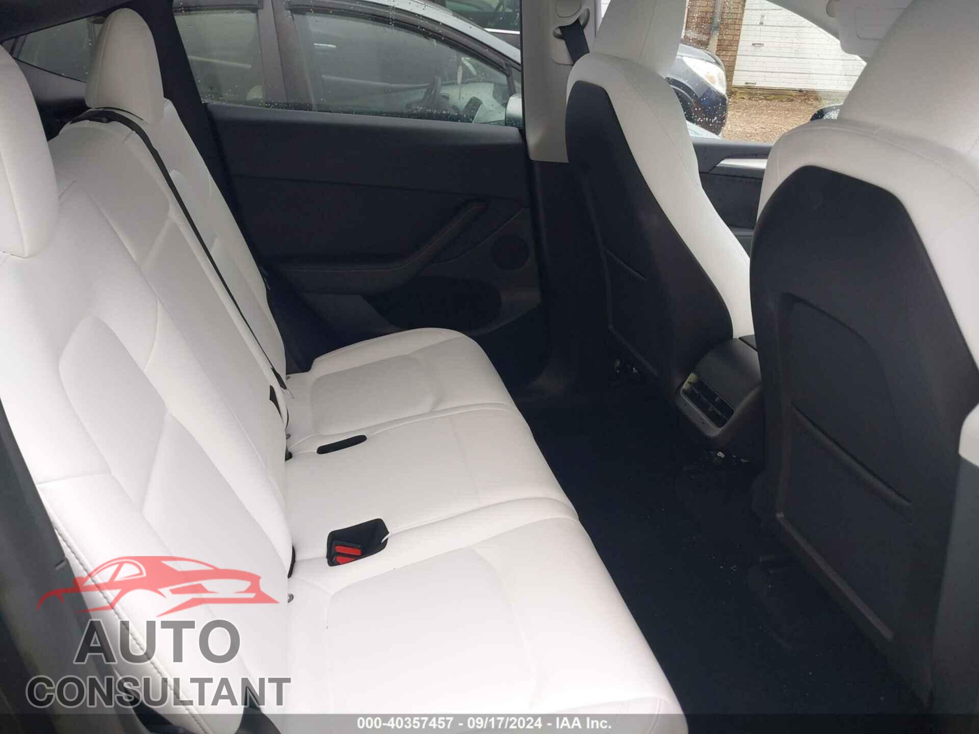 TESLA MODEL Y 2024 - 7SAYGAEE4RF157380