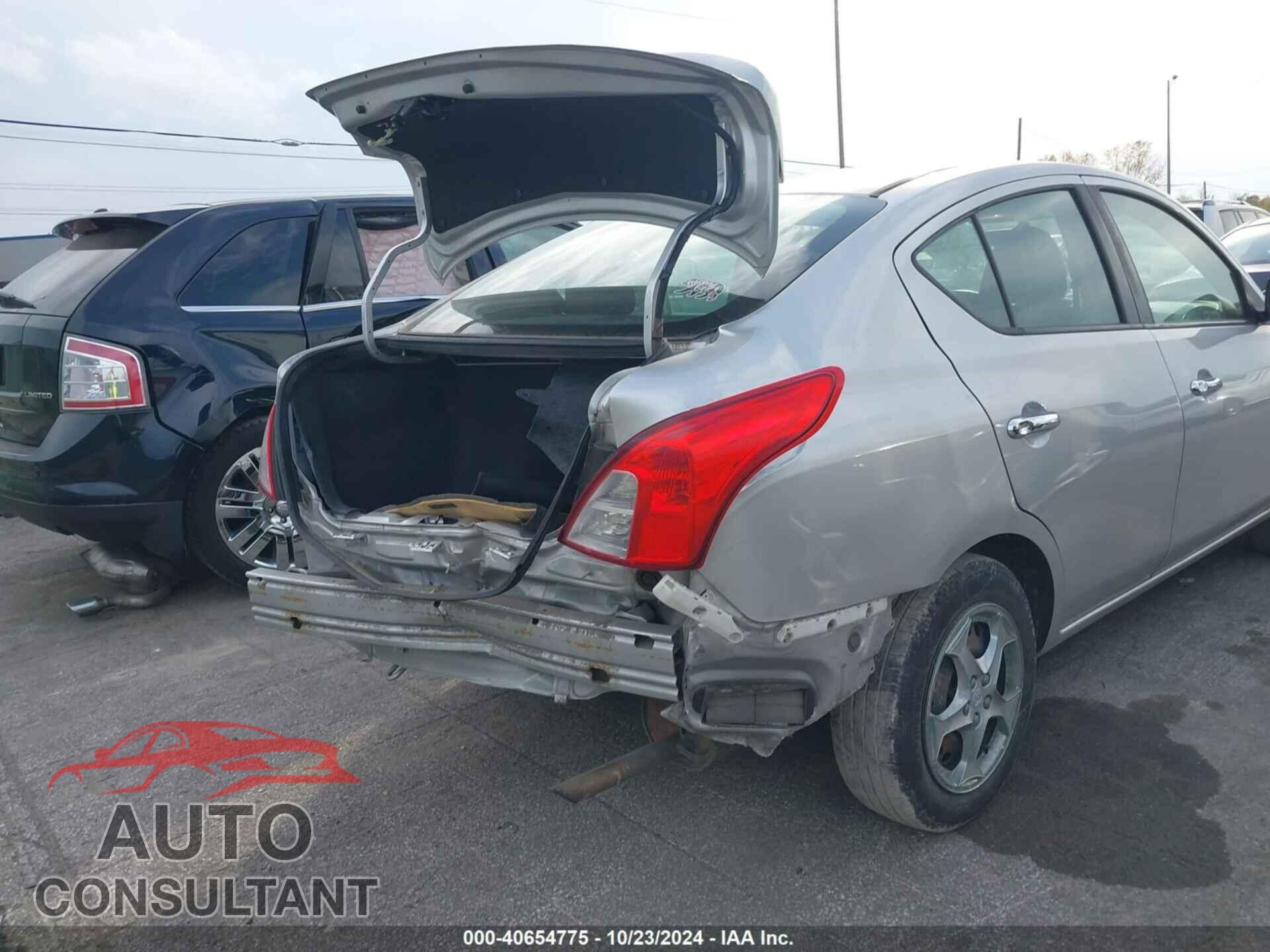 NISSAN VERSA 2018 - 3N1CN7AP1JK400603