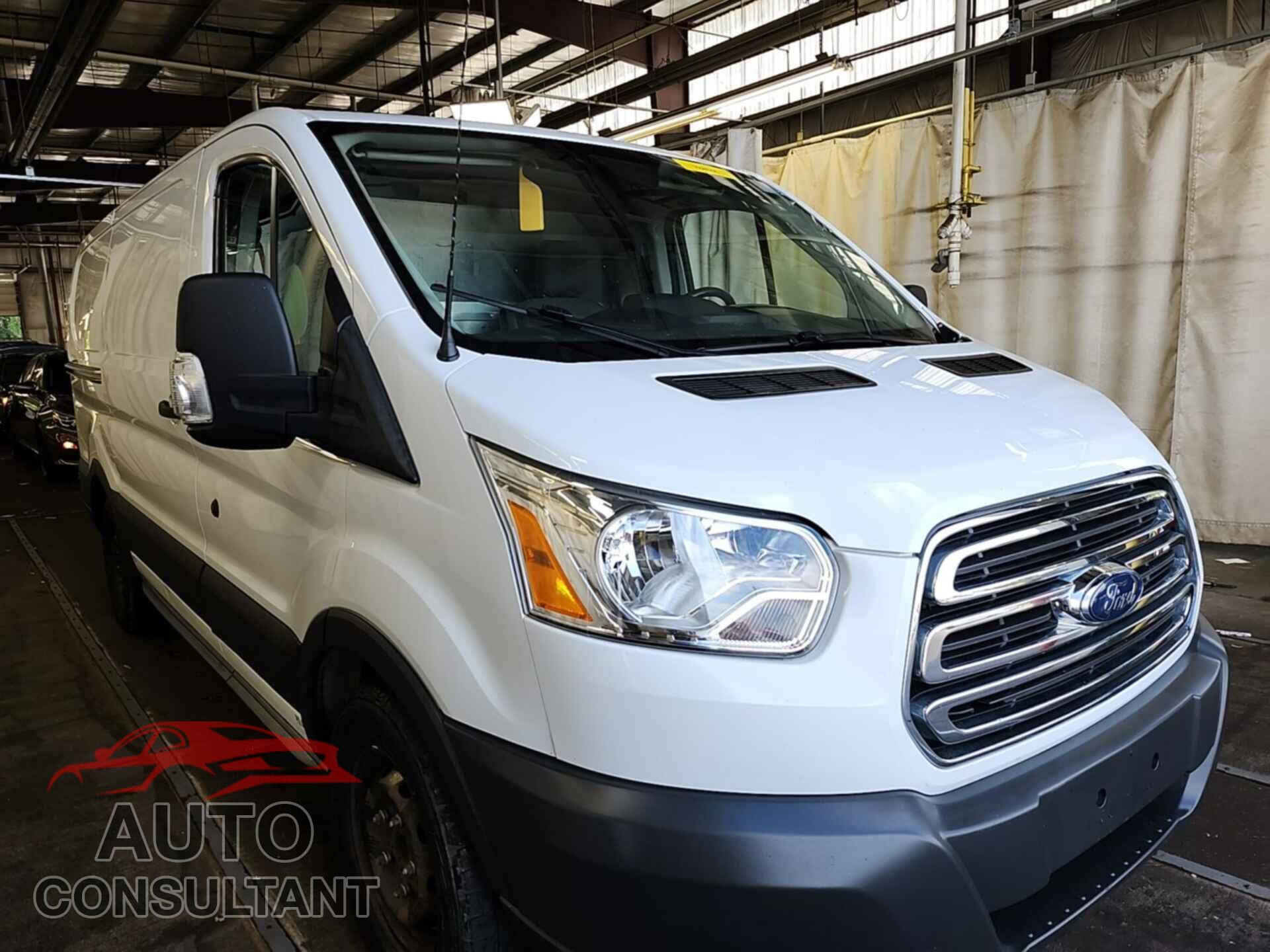 FORD TRANSIT-150 2018 - 1FTYE1YM9JKB22847