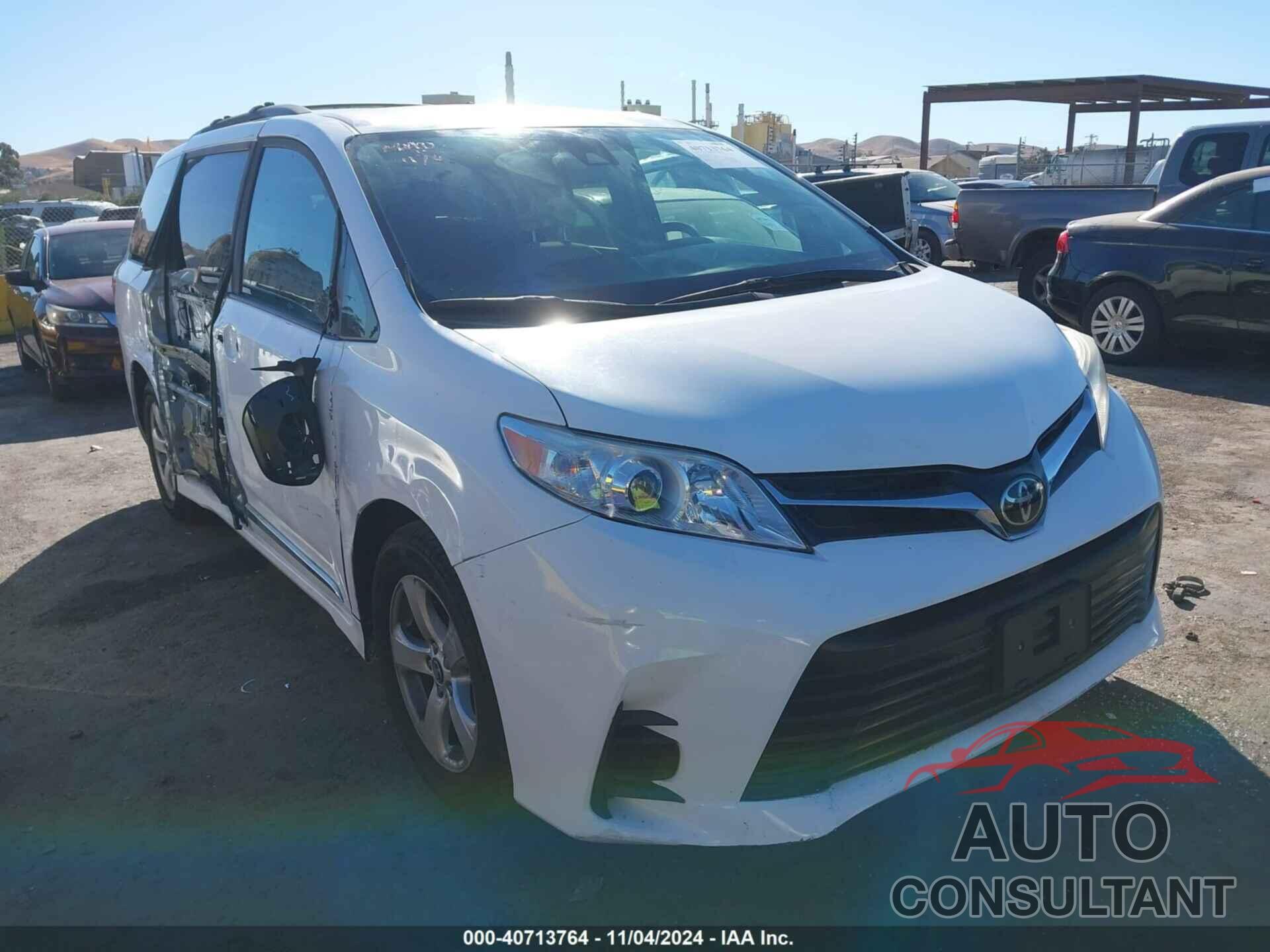 TOYOTA SIENNA 2018 - 5TDKZ3DC6JS943786