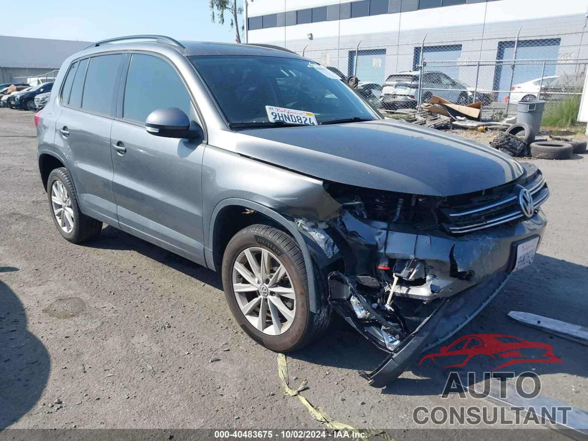 VOLKSWAGEN TIGUAN LIMITED 2018 - WVGAV7AX8JK004695